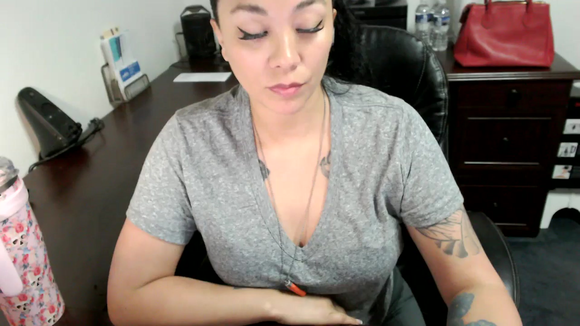 Gallery image thumbnail from MickaylaMoon's myfreecams stream on, 06/19/2024, 15:54 image 8 of 20