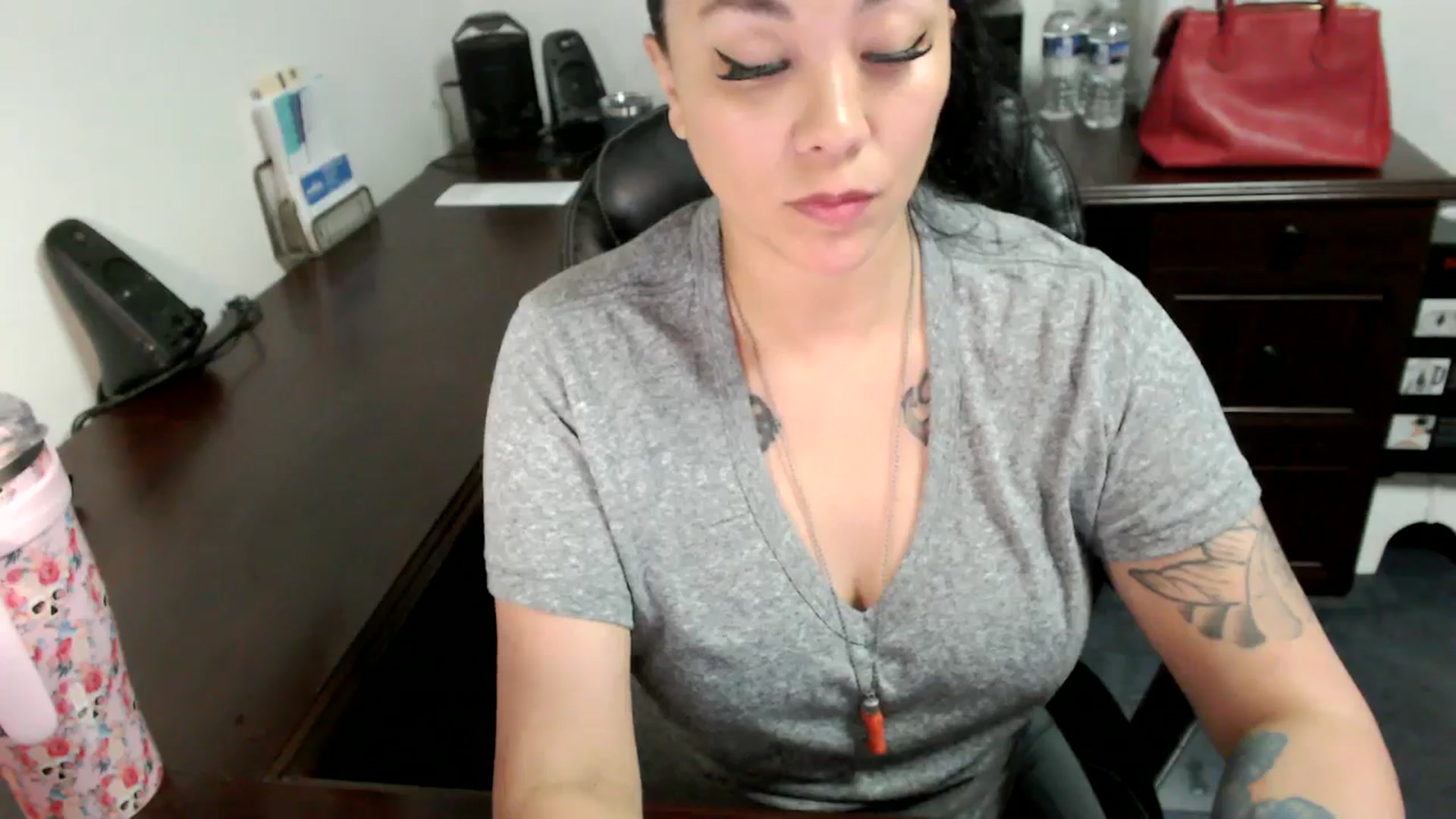 Gallery image thumbnail from MickaylaMoon's myfreecams stream on, 06/19/2024, 15:54 image 12 of 20