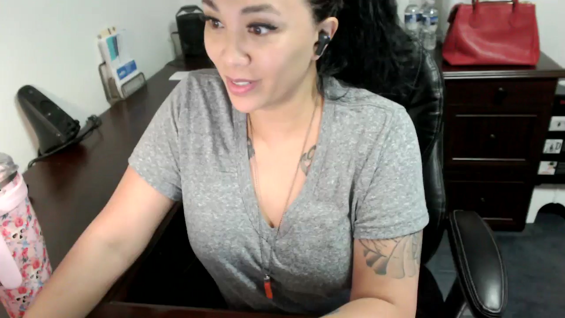 Gallery image thumbnail from MickaylaMoon's myfreecams stream on, 06/19/2024, 15:54 image 4 of 20