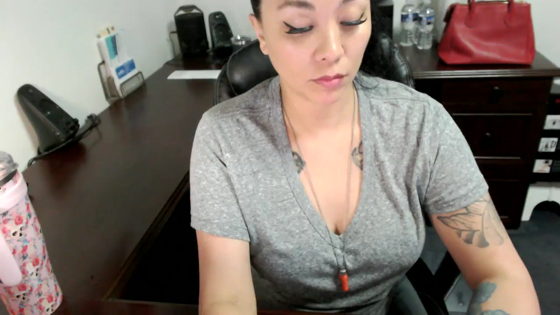 Gallery image thumbnail from MickaylaMoon's myfreecams stream on, 06/19/2024, 15:54 image 11 of 20
