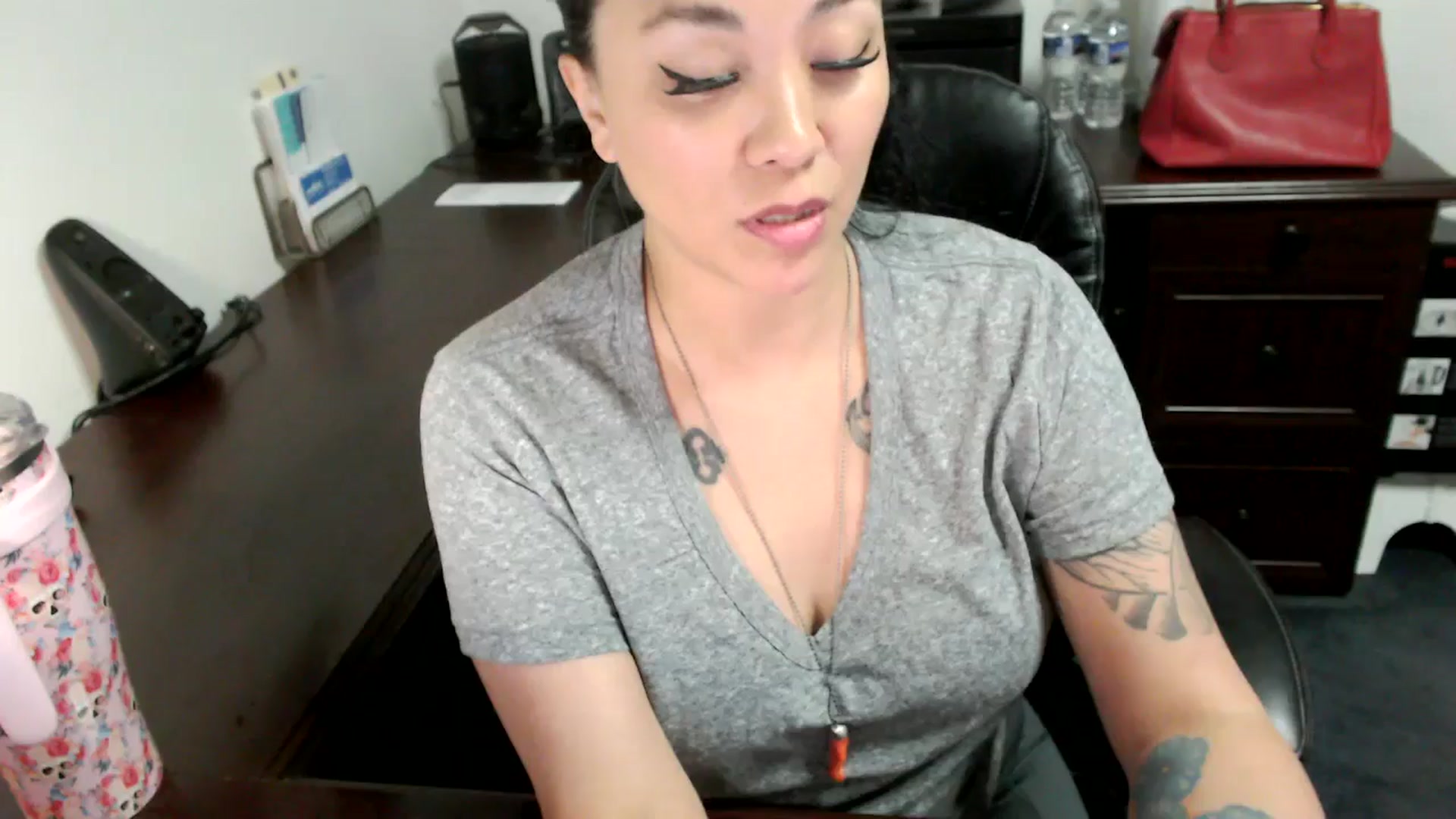 Gallery image thumbnail from MickaylaMoon's myfreecams stream on, 06/19/2024, 15:54 image 6 of 20