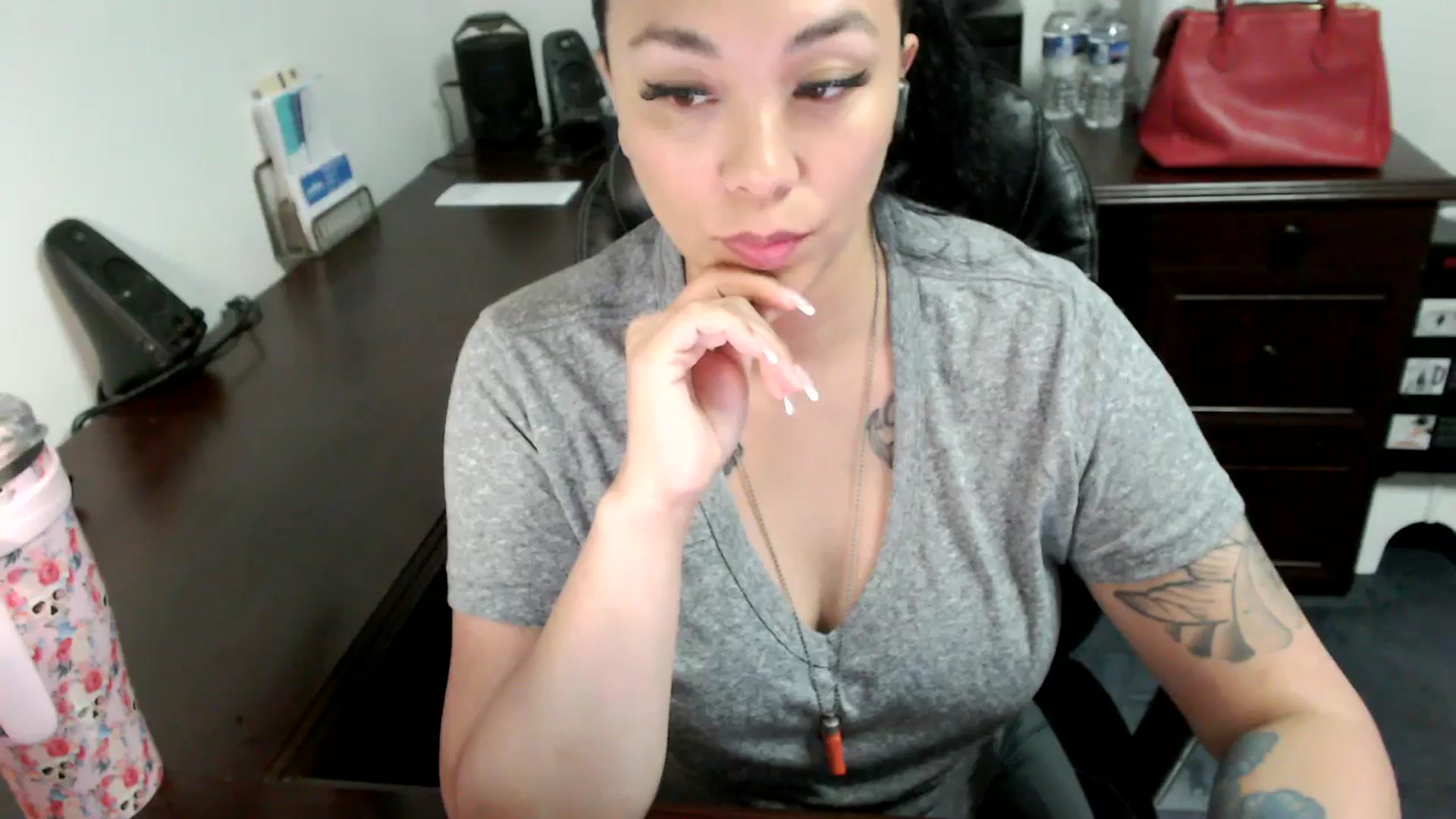Gallery image thumbnail from MickaylaMoon's myfreecams stream on, 06/19/2024, 15:54 image 15 of 20