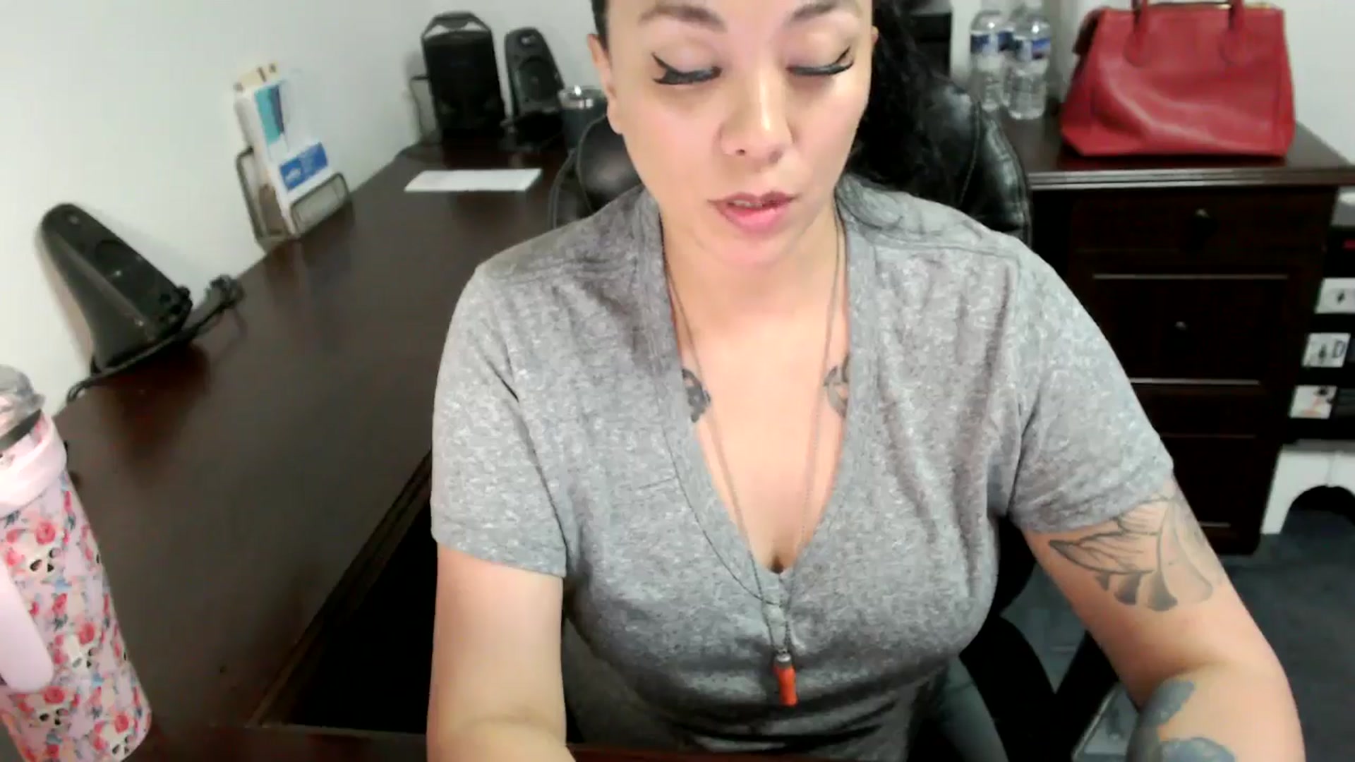 Gallery image thumbnail from MickaylaMoon's myfreecams stream on, 06/19/2024, 15:54 image 16 of 20