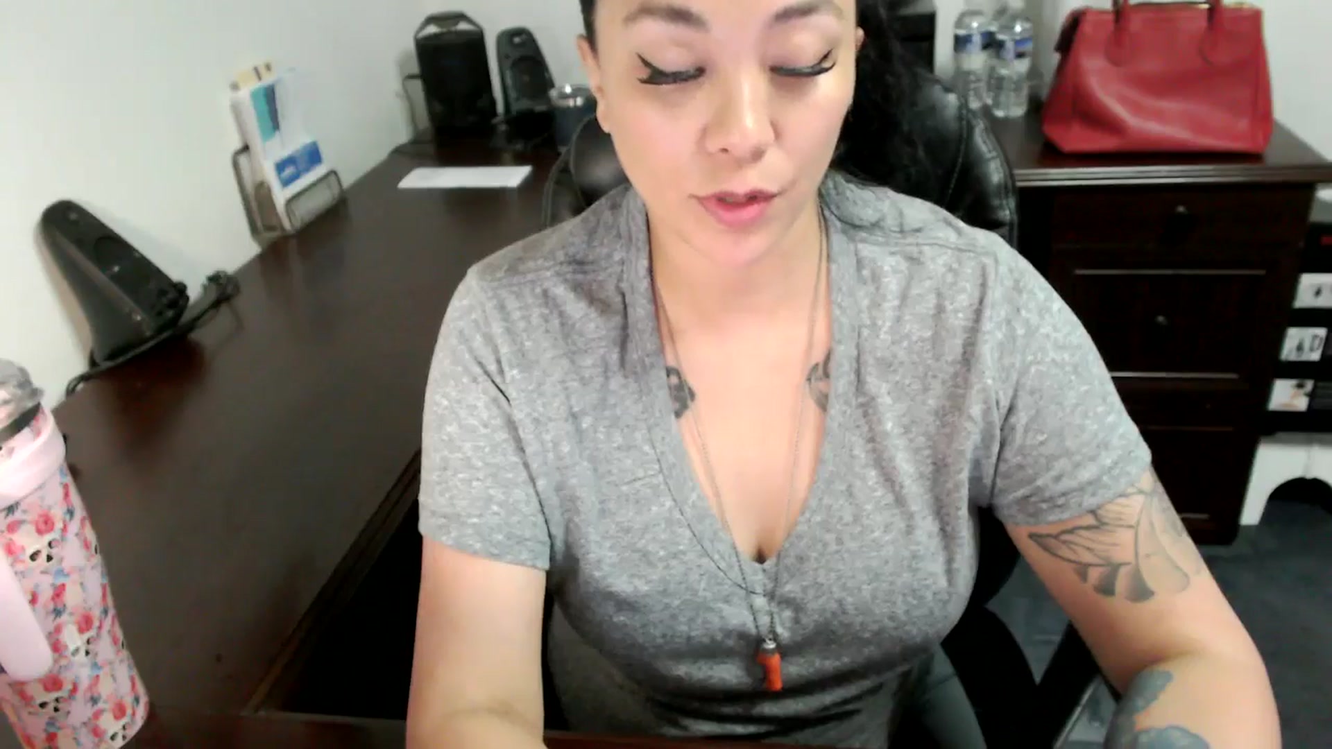 Gallery image thumbnail from MickaylaMoon's myfreecams stream on, 06/19/2024, 15:54 image 19 of 20