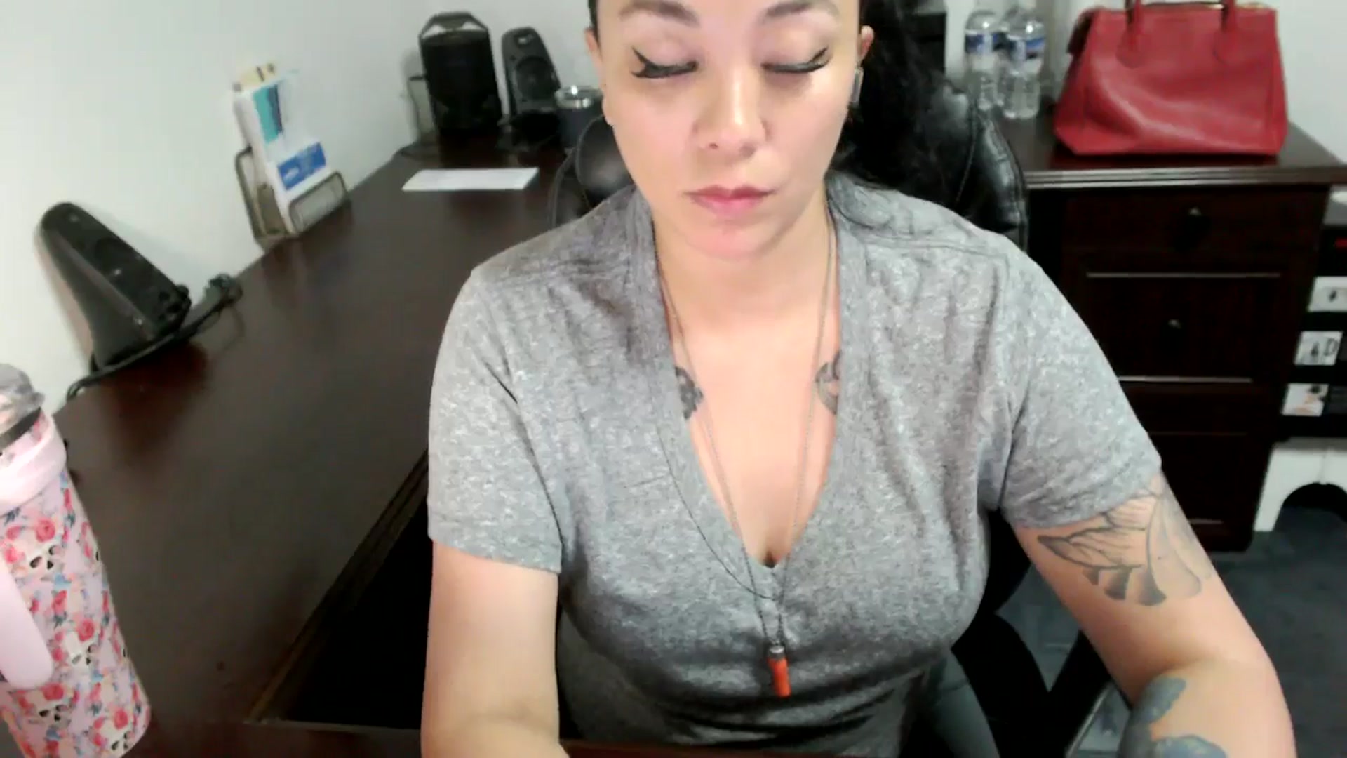 Gallery image thumbnail from MickaylaMoon's myfreecams stream on, 06/19/2024, 15:54 image 17 of 20