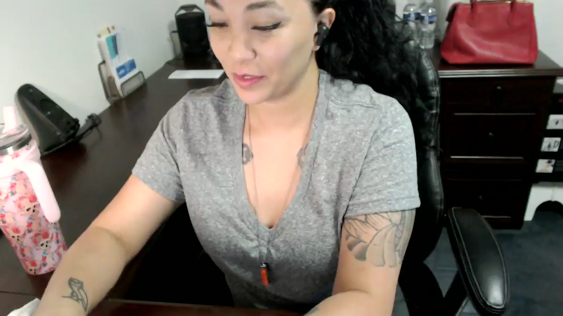 Gallery image thumbnail from MickaylaMoon's myfreecams stream on, 06/19/2024, 16:44 image 4 of 20
