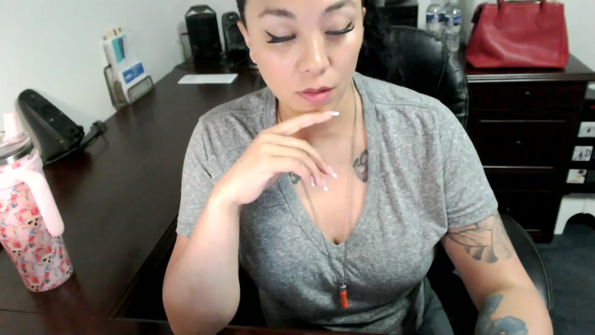 Gallery image thumbnail from MickaylaMoon's myfreecams stream on, 06/19/2024, 16:44 image 1 of 20