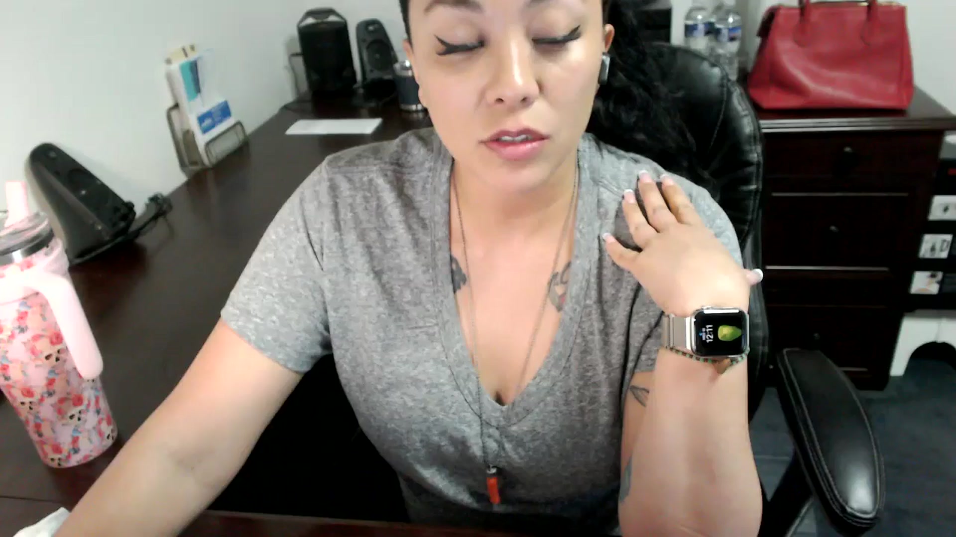 Gallery image thumbnail from MickaylaMoon's myfreecams stream on, 06/19/2024, 16:44 image 3 of 20