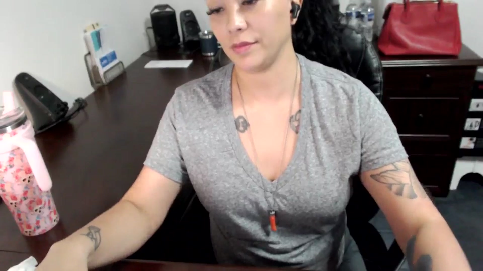 Gallery image thumbnail from MickaylaMoon's myfreecams stream on, 06/19/2024, 16:44 image 2 of 20