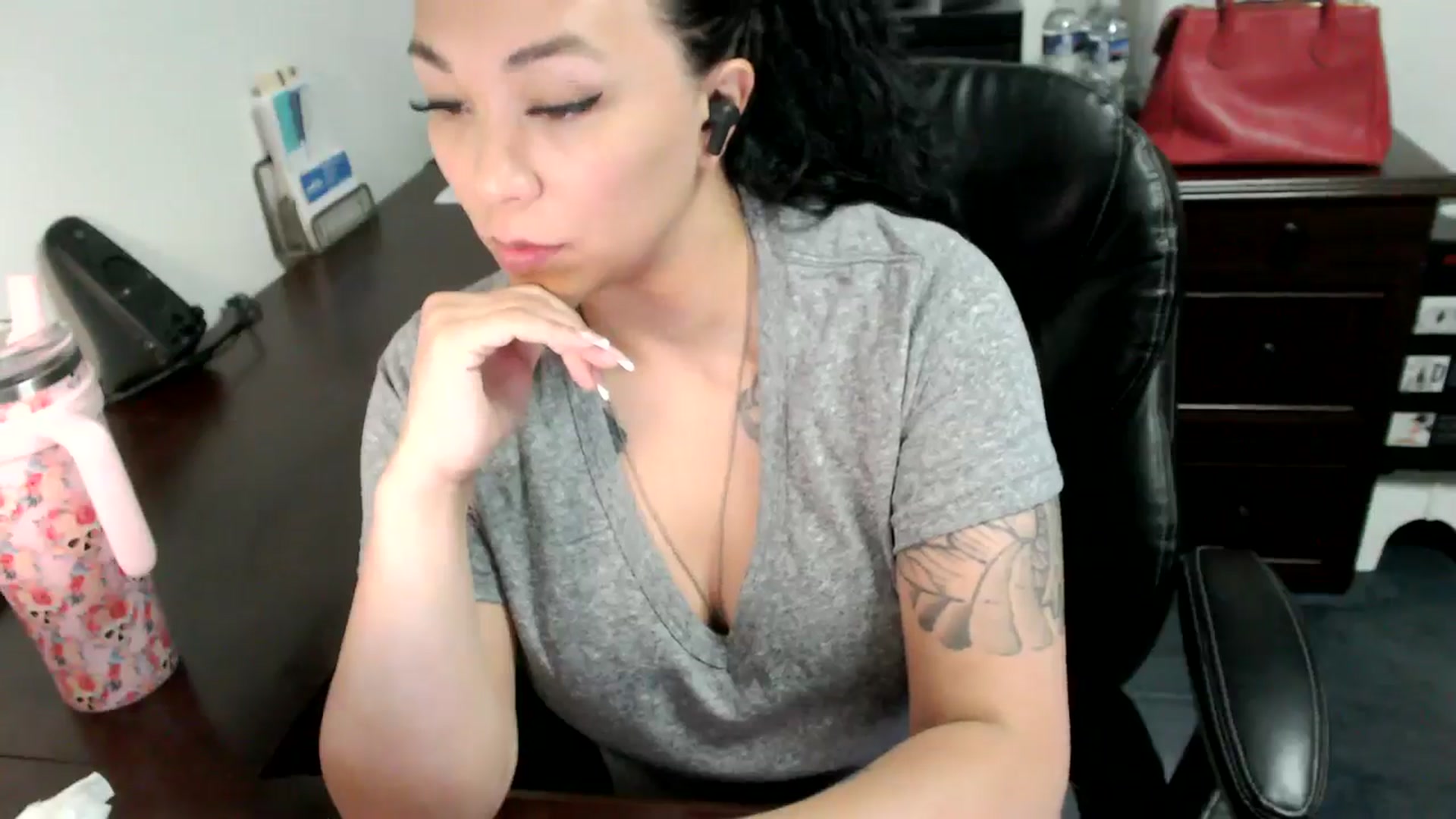 Gallery image thumbnail from MickaylaMoon's myfreecams stream on, 06/19/2024, 16:44 image 10 of 20