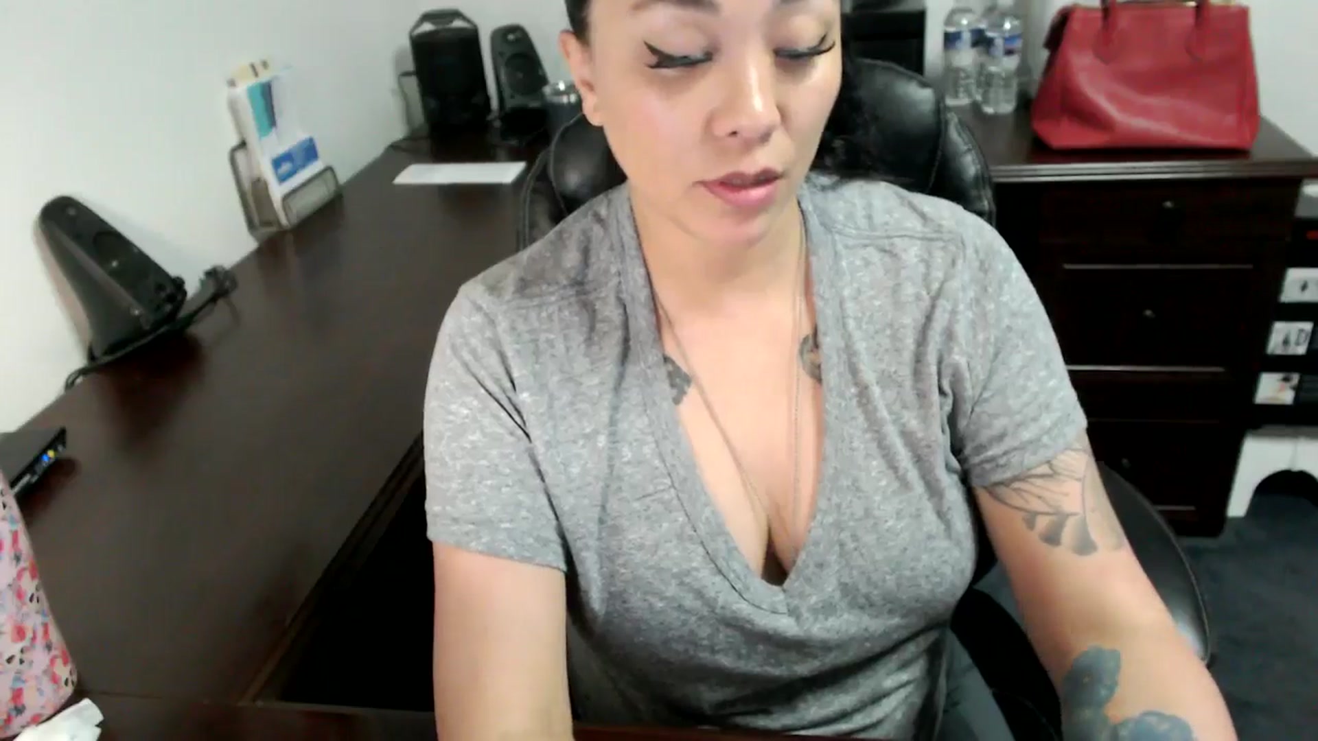 Gallery image thumbnail from MickaylaMoon's myfreecams stream on, 06/19/2024, 16:44 image 11 of 20