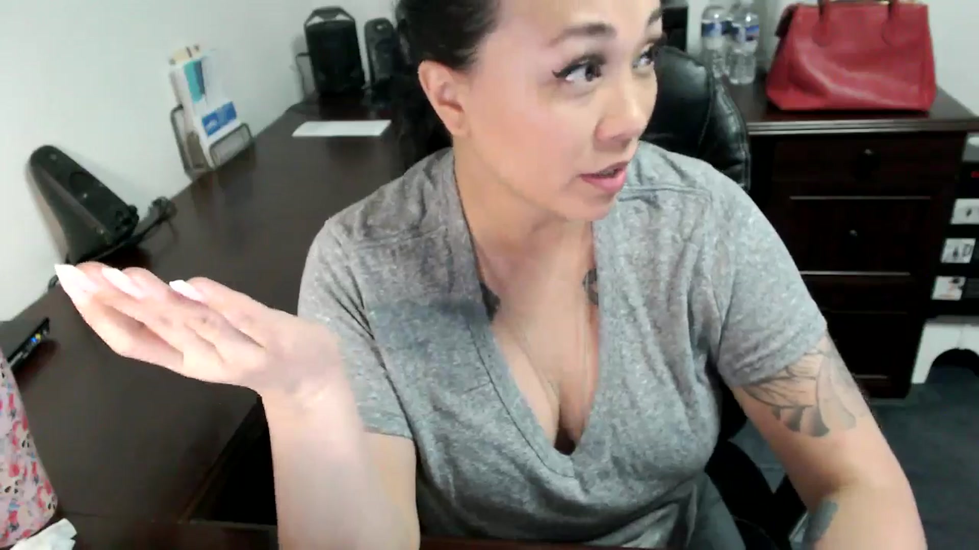 Gallery image thumbnail from MickaylaMoon's myfreecams stream on, 06/19/2024, 16:44 image 12 of 20