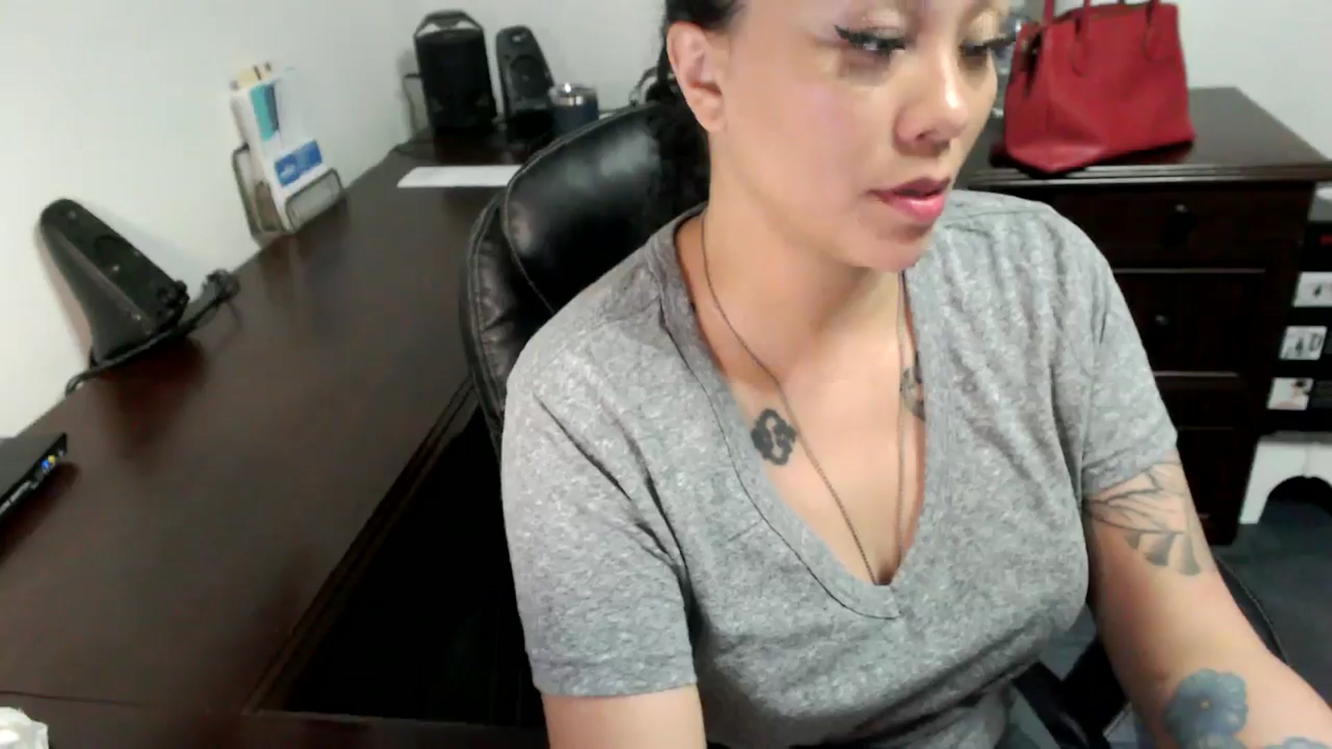 Gallery image thumbnail from MickaylaMoon's myfreecams stream on, 06/19/2024, 19:24 image 6 of 20