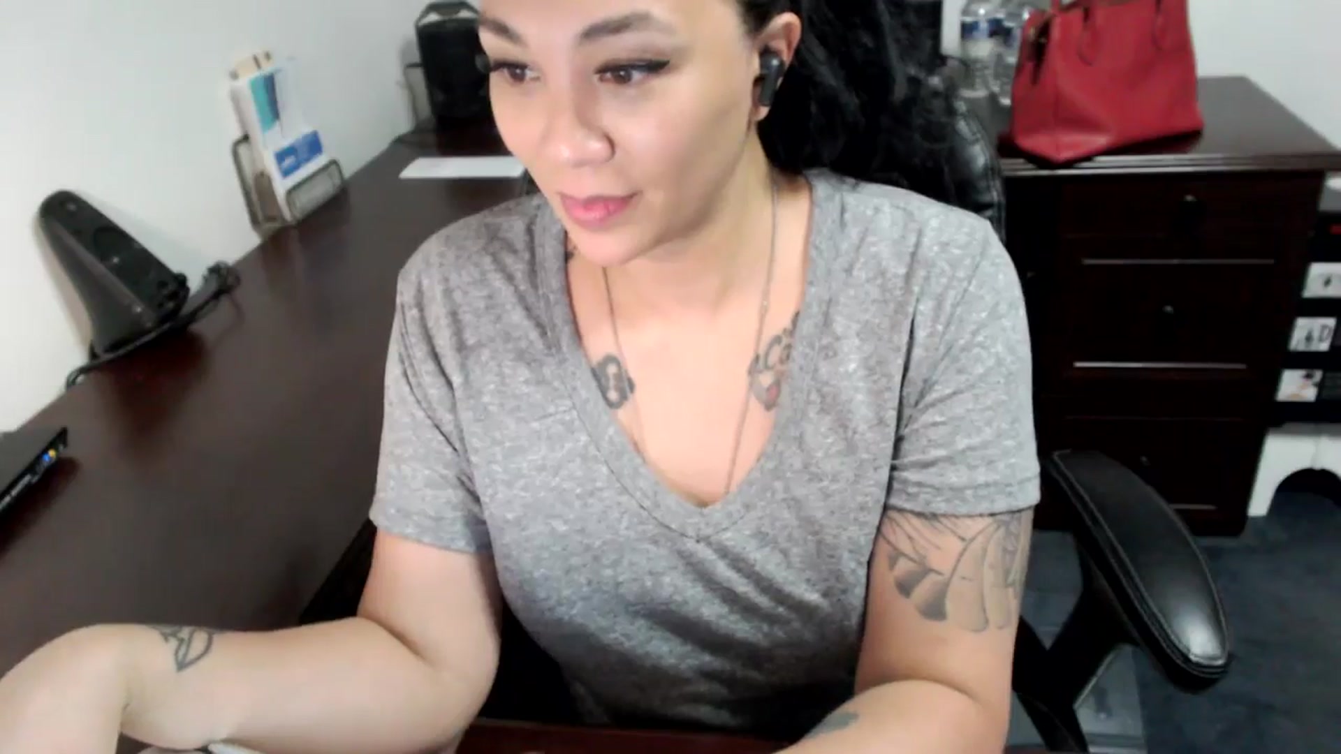 Gallery image thumbnail from MickaylaMoon's myfreecams stream on, 06/19/2024, 19:24 image 20 of 20