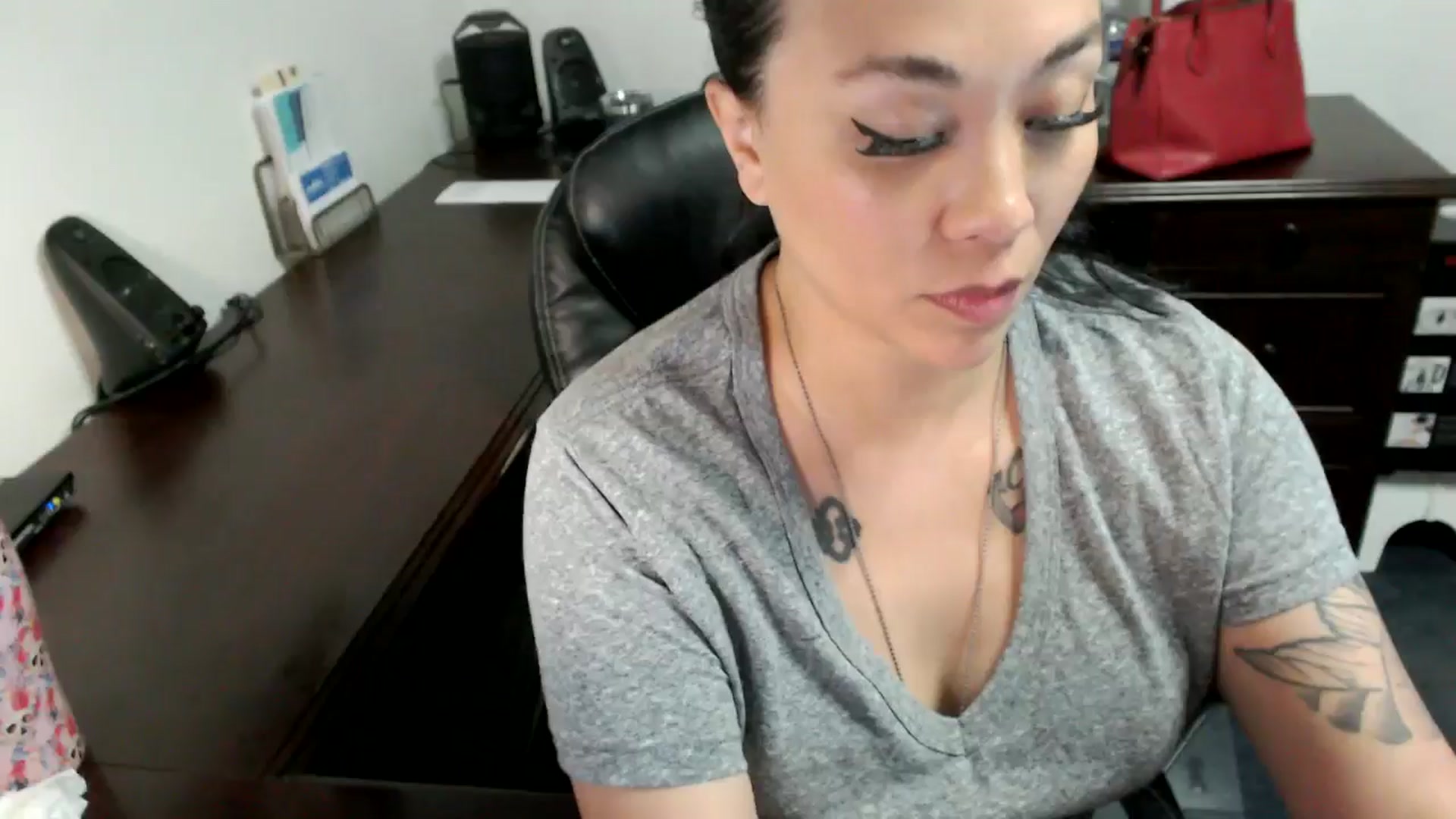 Gallery image thumbnail from MickaylaMoon's myfreecams stream on, 06/19/2024, 19:24 image 1 of 20