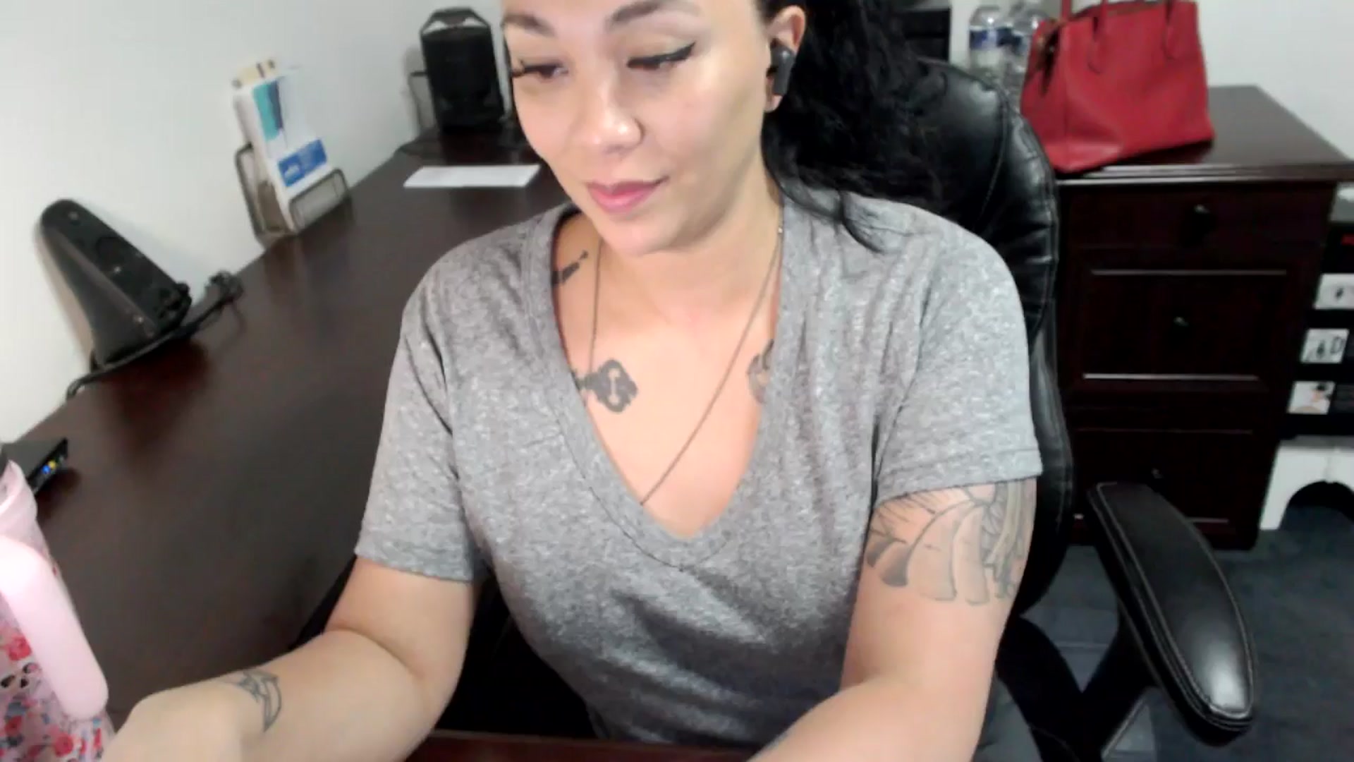 Gallery image thumbnail from MickaylaMoon's myfreecams stream on, 06/19/2024, 19:24 image 11 of 20