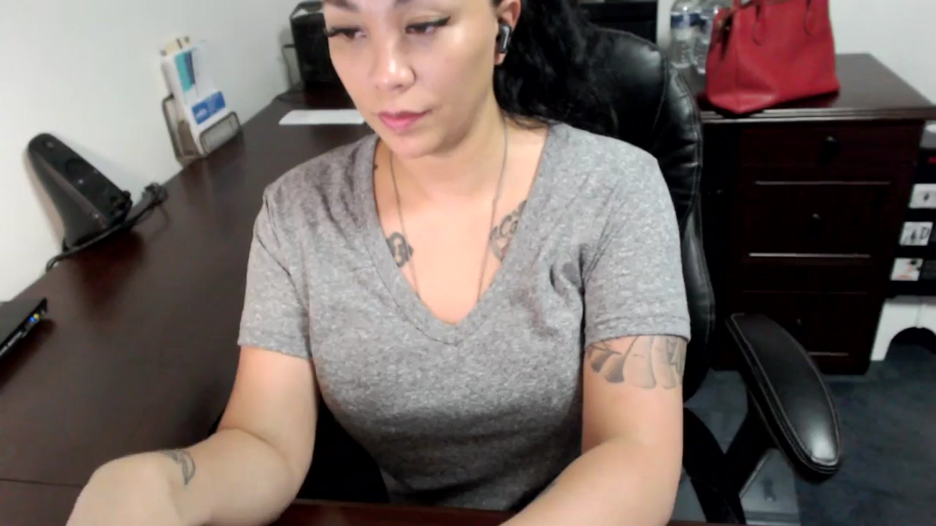 Gallery image thumbnail from MickaylaMoon's myfreecams stream on, 06/19/2024, 19:24 image 18 of 20