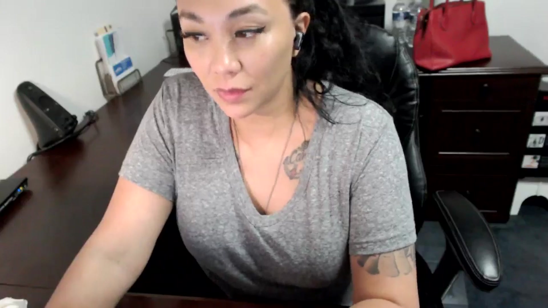 Gallery image thumbnail from MickaylaMoon's myfreecams stream on, 06/19/2024, 19:24 image 3 of 20