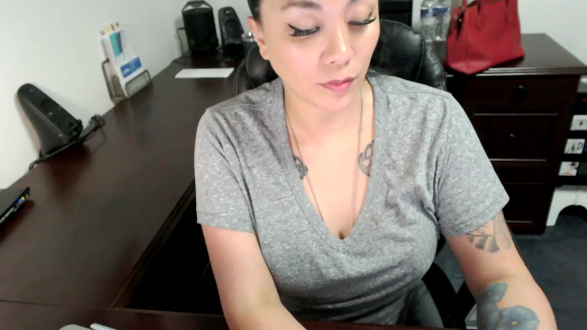 Gallery image thumbnail from MickaylaMoon's myfreecams stream on, 06/19/2024, 19:47 image 1 of 20