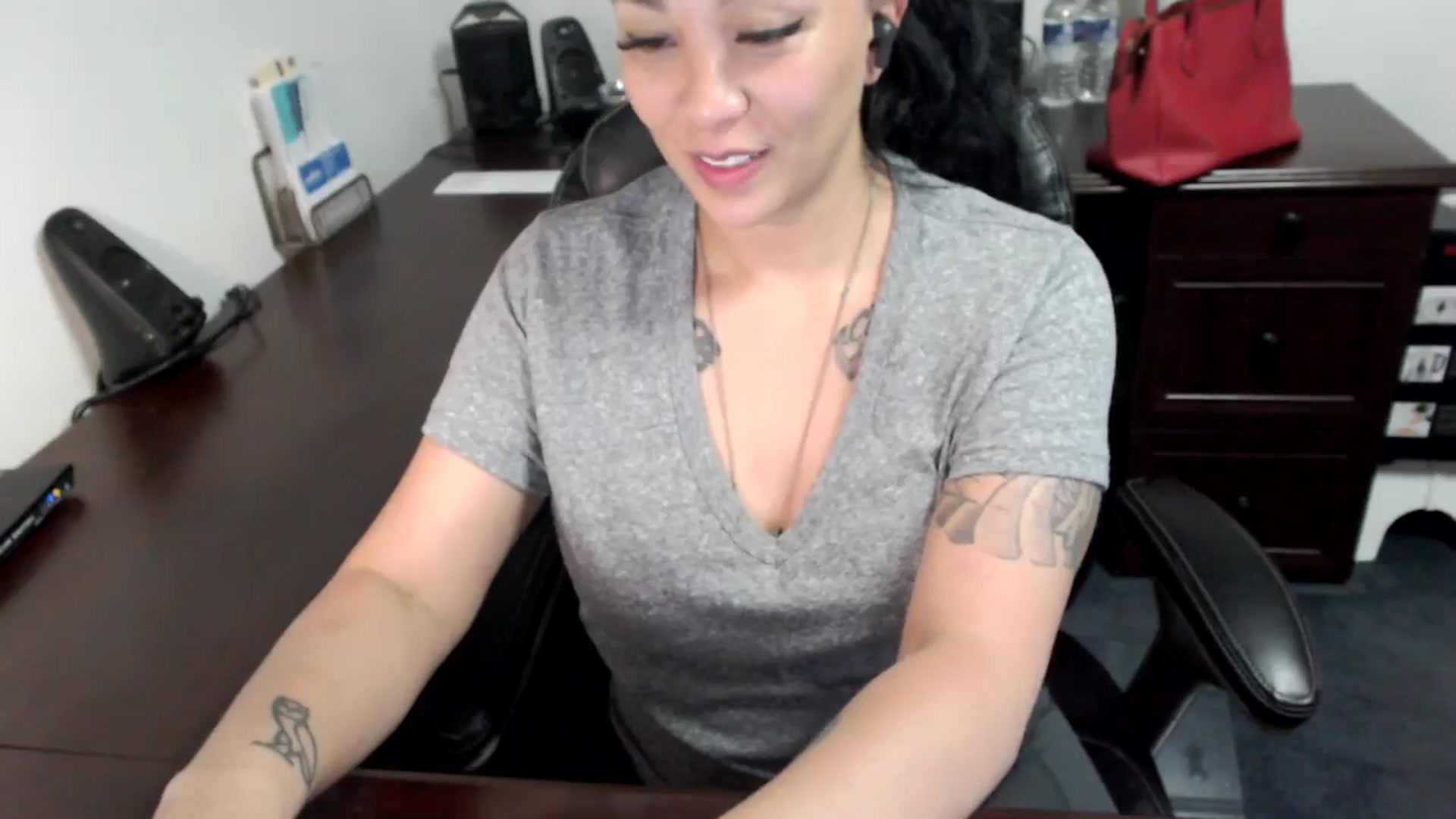 Gallery image thumbnail from MickaylaMoon's myfreecams stream on, 06/19/2024, 19:47 image 11 of 20