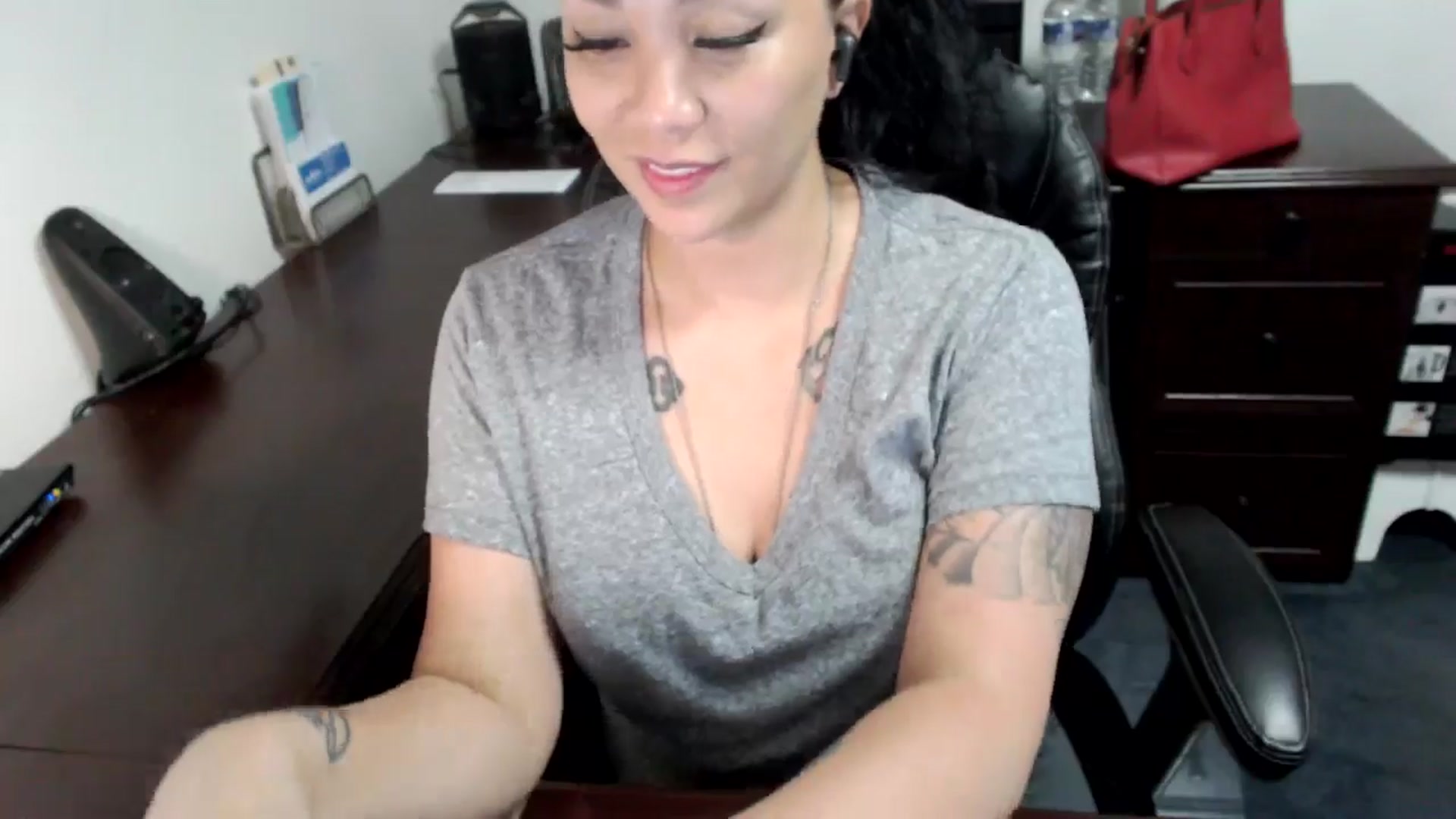 Gallery image thumbnail from MickaylaMoon's myfreecams stream on, 06/19/2024, 19:47 image 3 of 20