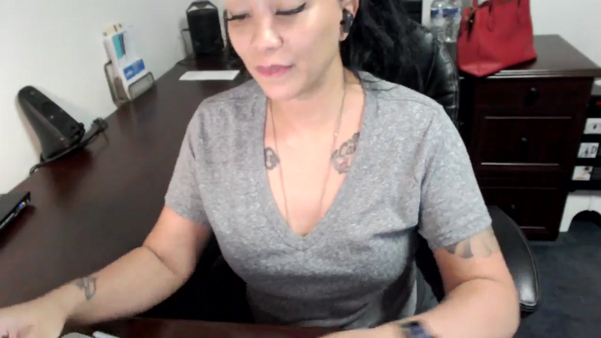 Gallery image thumbnail from MickaylaMoon's myfreecams stream on, 06/19/2024, 19:47 image 10 of 20
