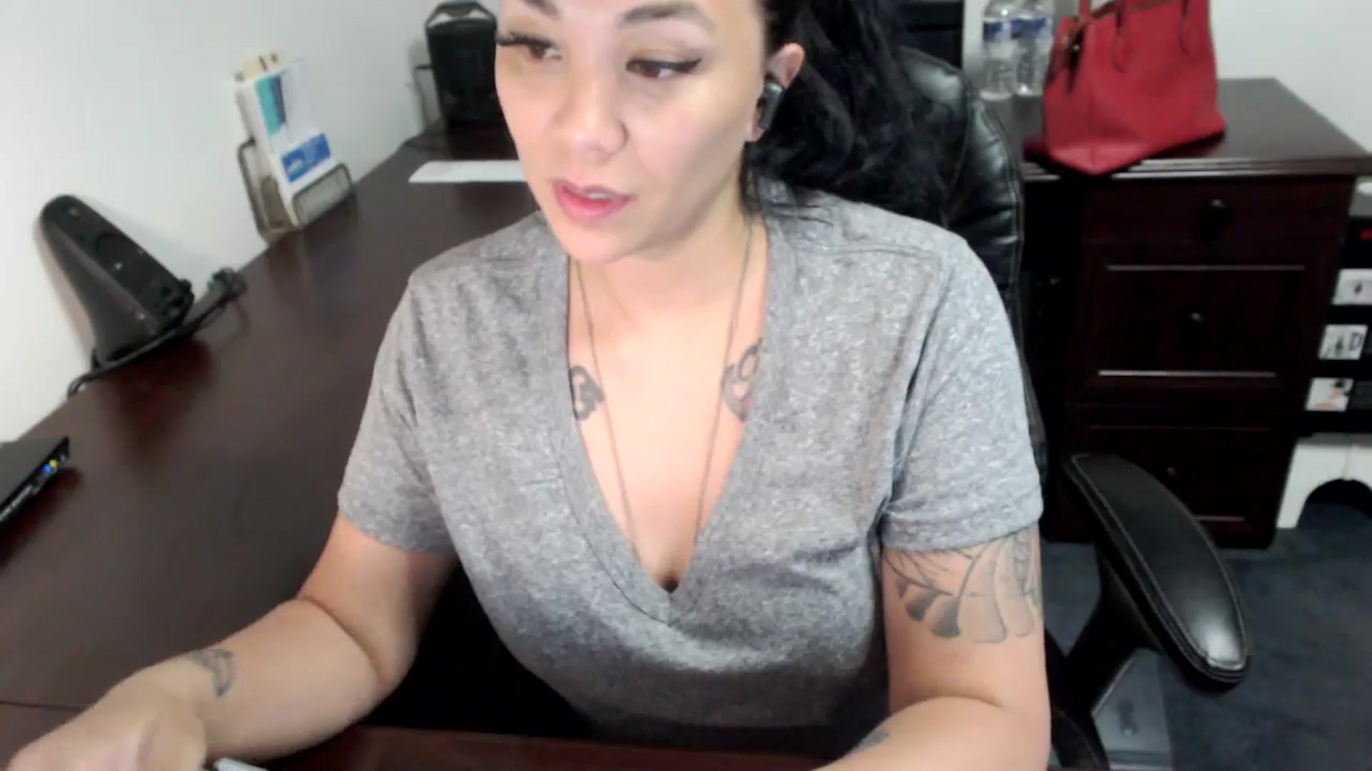 Gallery image thumbnail from MickaylaMoon's myfreecams stream on, 06/19/2024, 19:47 image 7 of 20