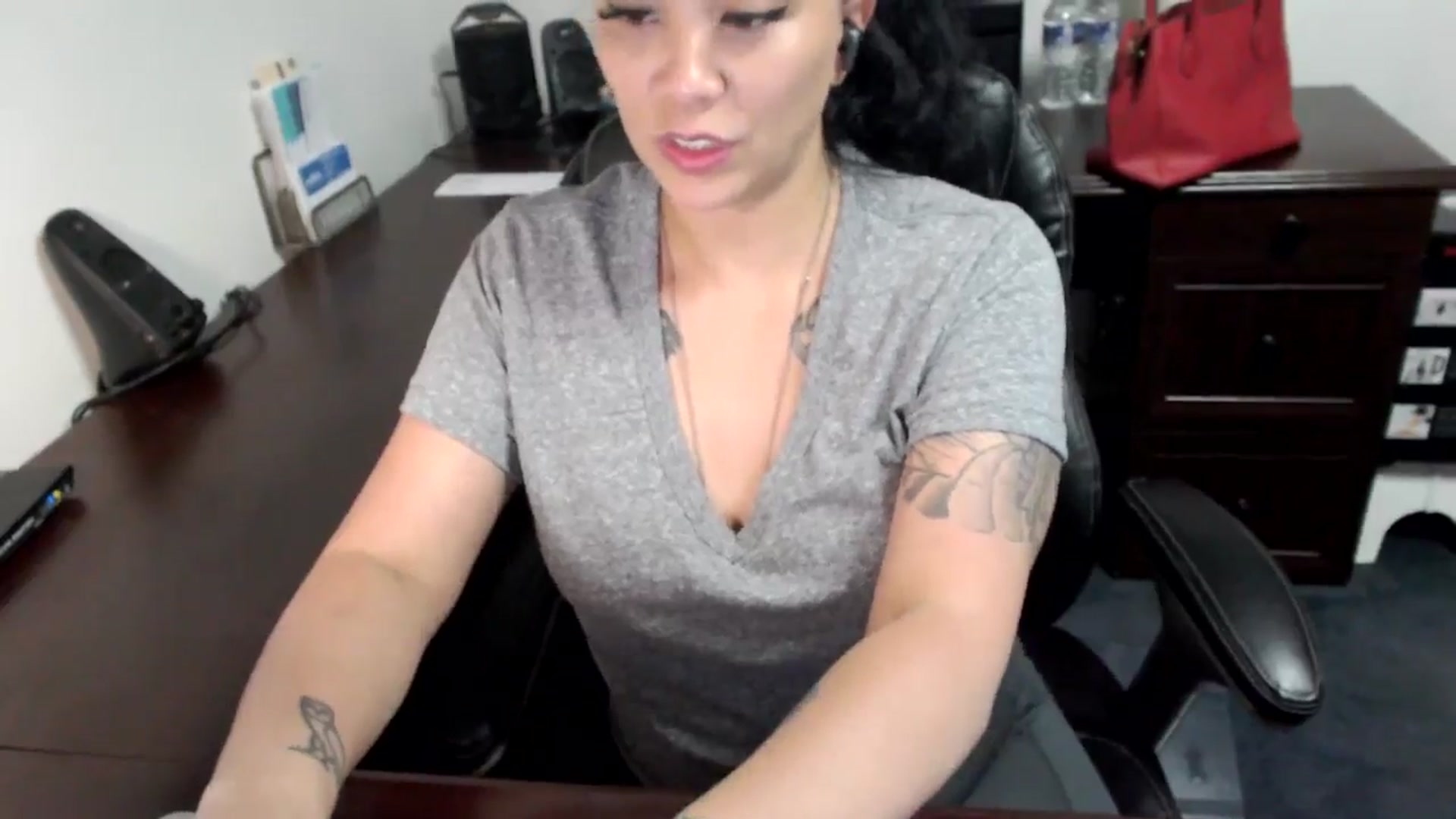 Gallery image thumbnail from MickaylaMoon's myfreecams stream on, 06/19/2024, 19:47 image 8 of 20