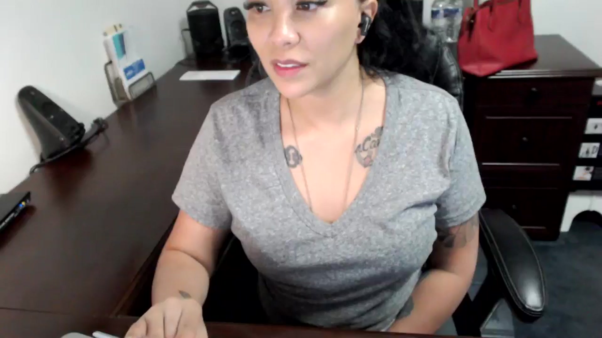 Gallery image thumbnail from MickaylaMoon's myfreecams stream on, 06/19/2024, 19:47 image 5 of 20