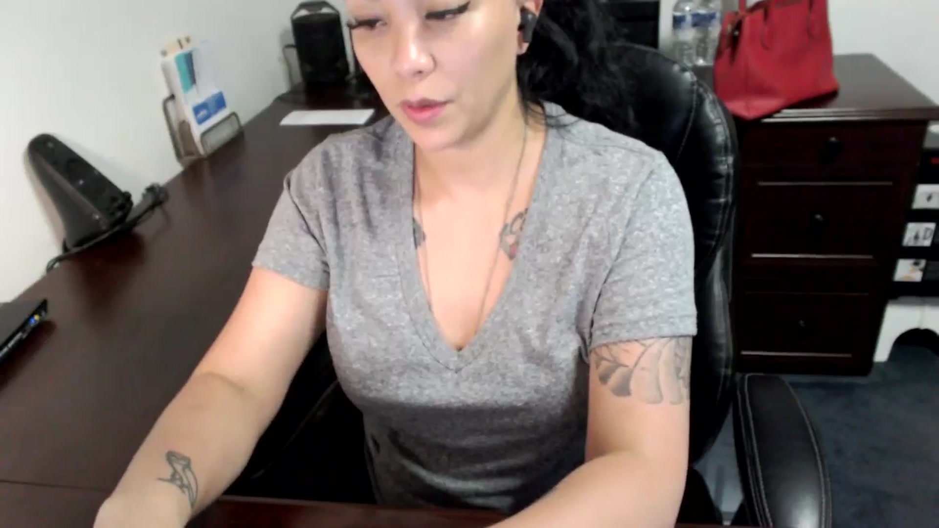 Gallery image thumbnail from MickaylaMoon's myfreecams stream on, 06/19/2024, 19:47 image 20 of 20