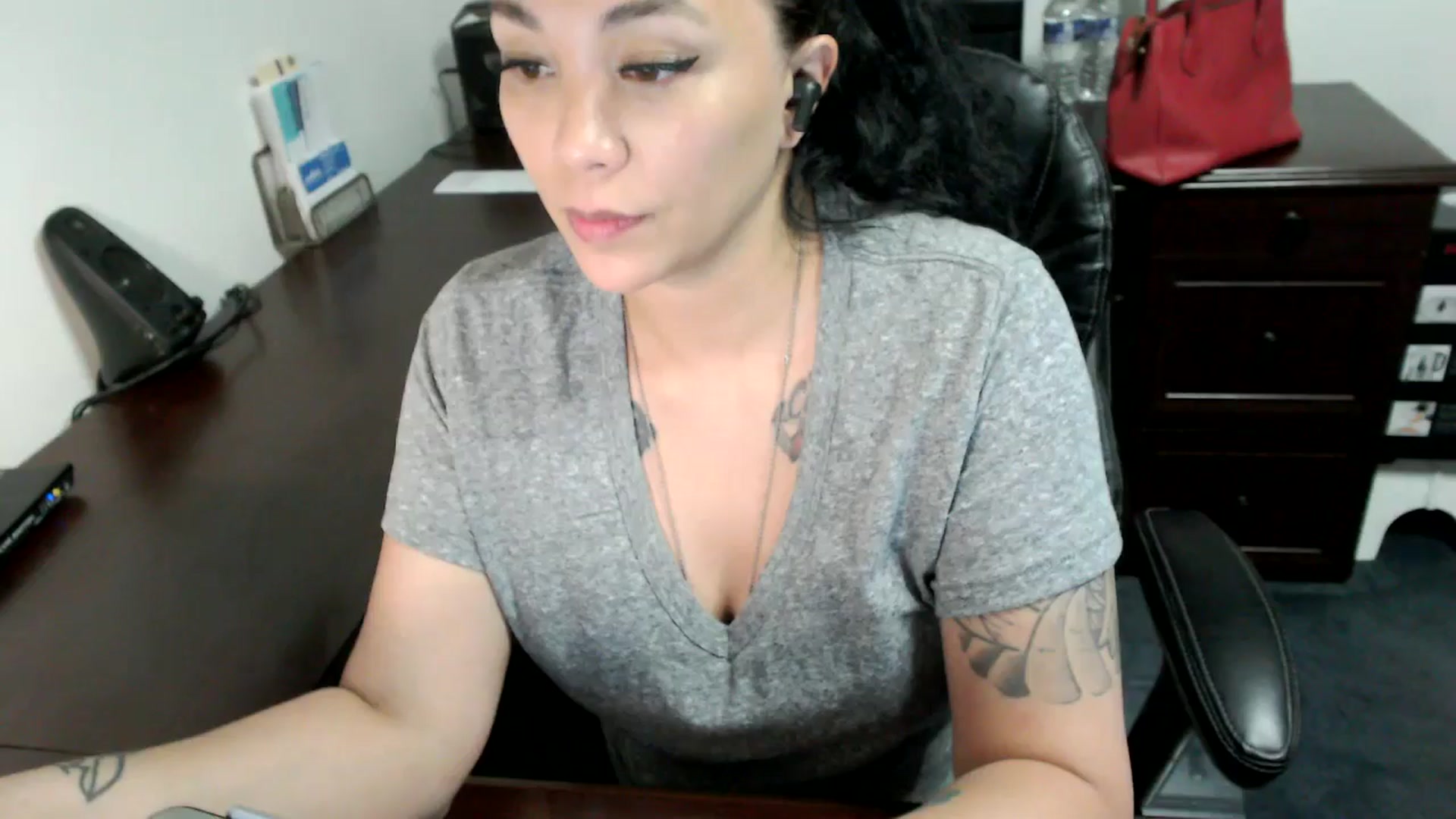 Gallery image thumbnail from MickaylaMoon's myfreecams stream on, 06/19/2024, 19:47 image 14 of 20