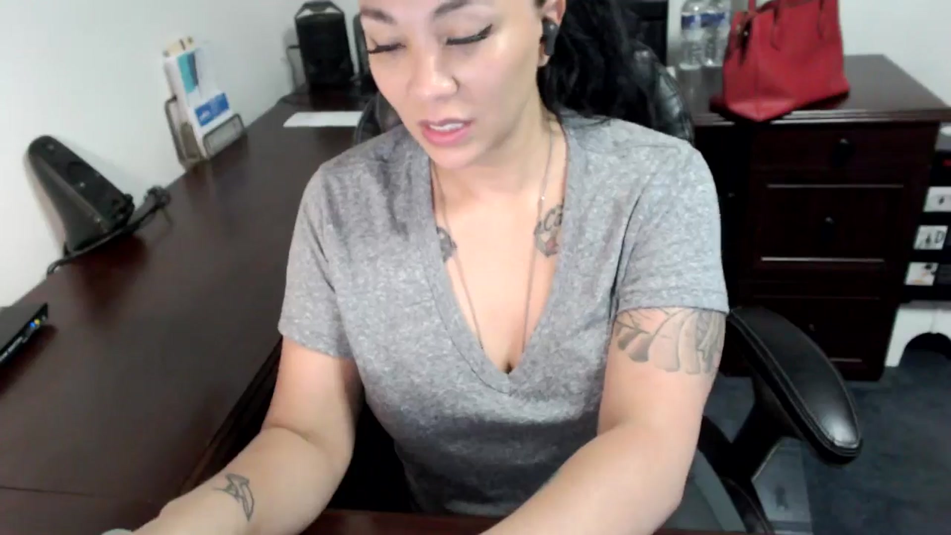 Gallery image thumbnail from MickaylaMoon's myfreecams stream on, 06/19/2024, 19:47 image 9 of 20