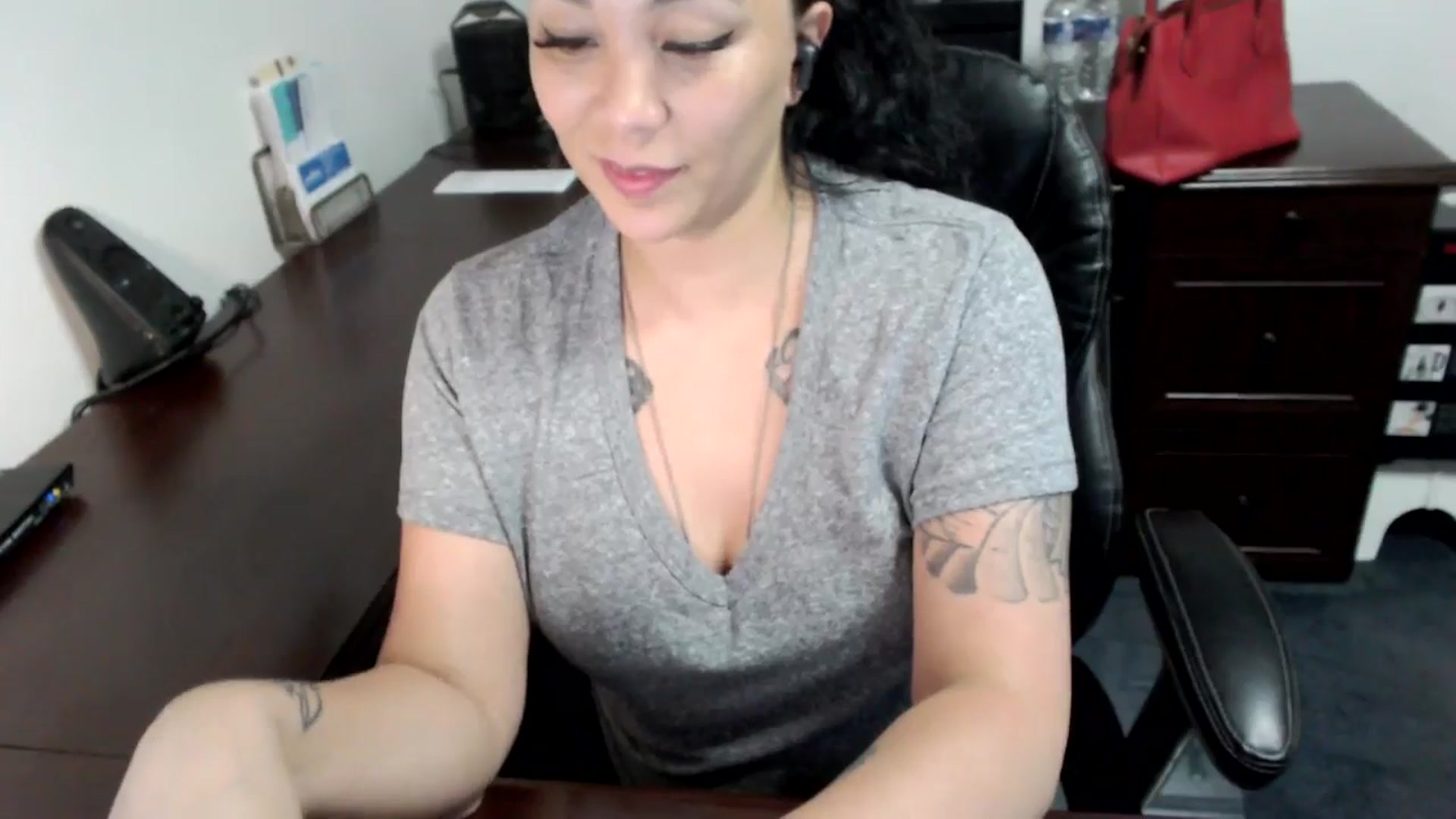 Gallery image thumbnail from MickaylaMoon's myfreecams stream on, 06/19/2024, 19:47 image 15 of 20