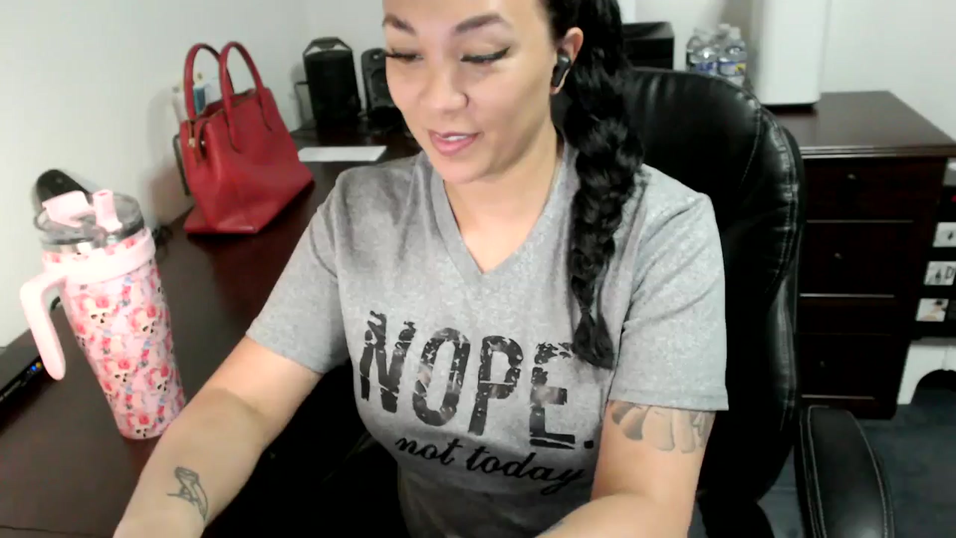 Gallery image thumbnail from MickaylaMoon's myfreecams stream on, 06/20/2024, 13:46 image 4 of 20