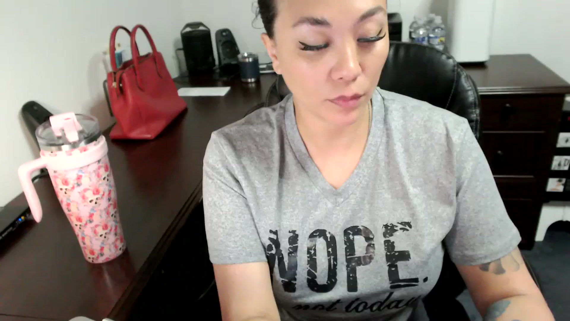 Gallery image thumbnail from MickaylaMoon's myfreecams stream on, 06/20/2024, 13:46 image 15 of 20