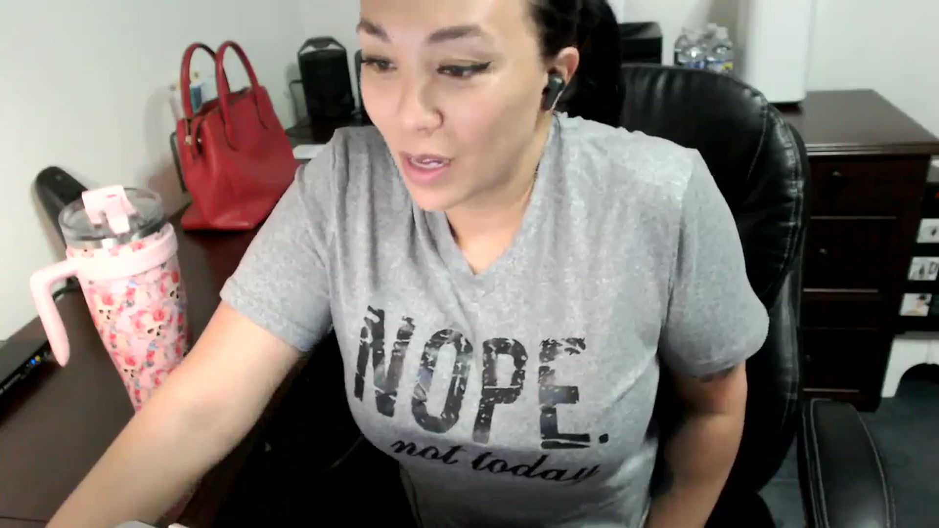 Gallery image thumbnail from MickaylaMoon's myfreecams stream on, 06/20/2024, 13:46 image 16 of 20