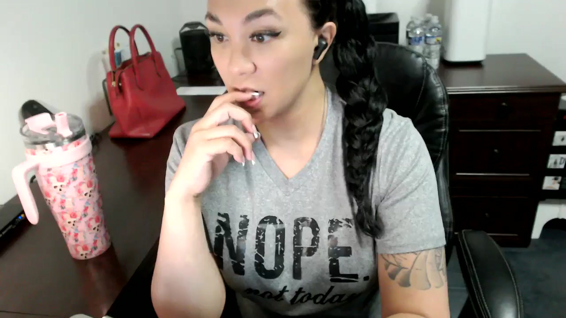 Gallery image thumbnail from MickaylaMoon's myfreecams stream on, 06/20/2024, 13:46 image 2 of 20