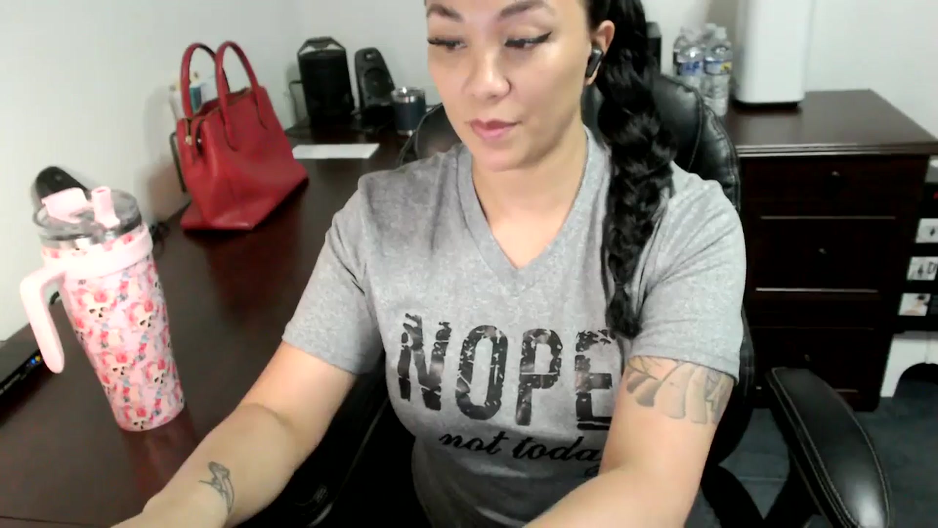 Gallery image thumbnail from MickaylaMoon's myfreecams stream on, 06/20/2024, 13:46 image 3 of 20