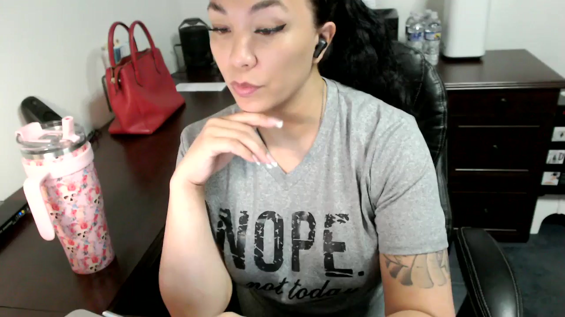 Gallery image thumbnail from MickaylaMoon's myfreecams stream on, 06/20/2024, 13:46 image 1 of 20