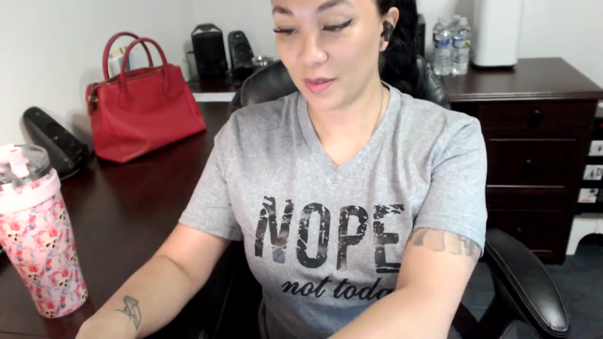 Gallery image thumbnail from MickaylaMoon's myfreecams stream on, 06/20/2024, 14:38 image 10 of 20