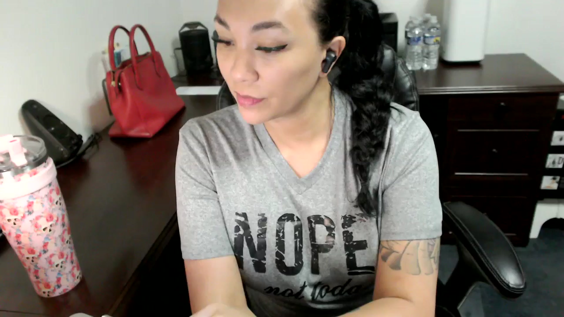Gallery image thumbnail from MickaylaMoon's myfreecams stream on, 06/20/2024, 14:38 image 3 of 20