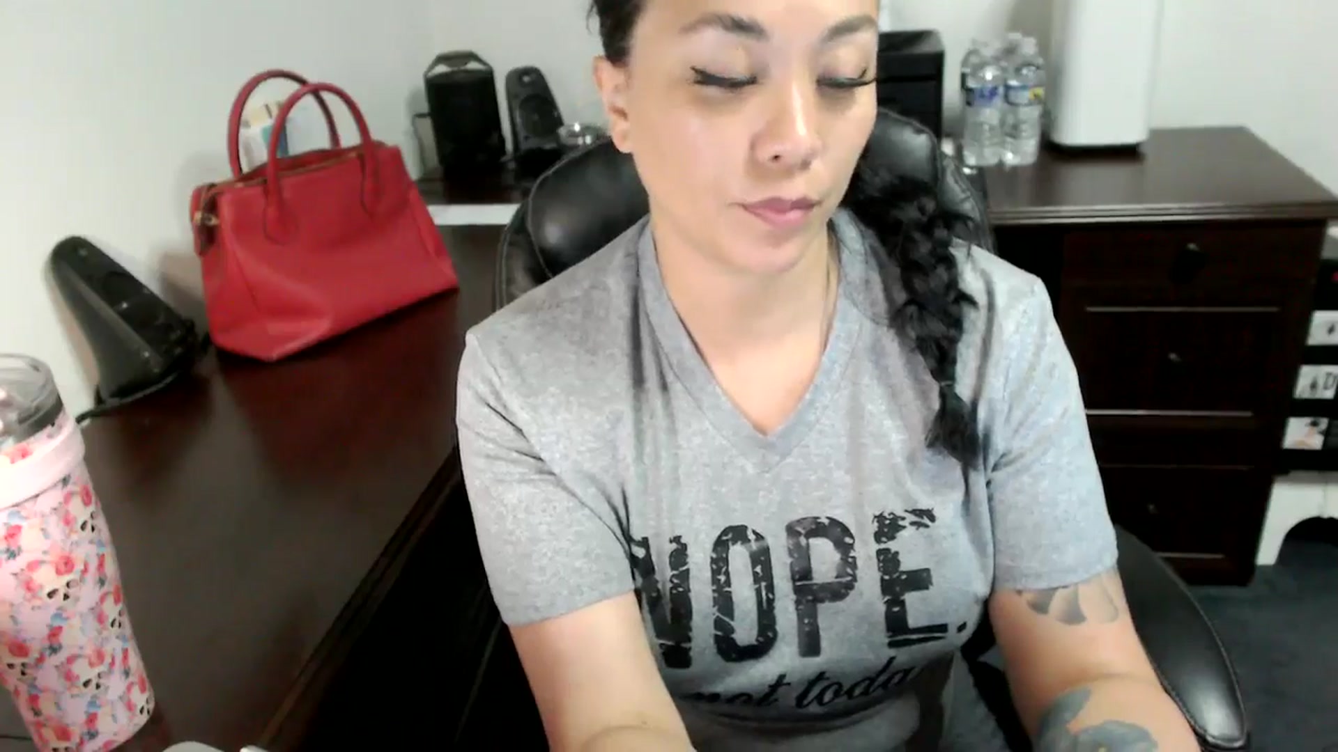Gallery image thumbnail from MickaylaMoon's myfreecams stream on, 06/20/2024, 14:38 image 16 of 20