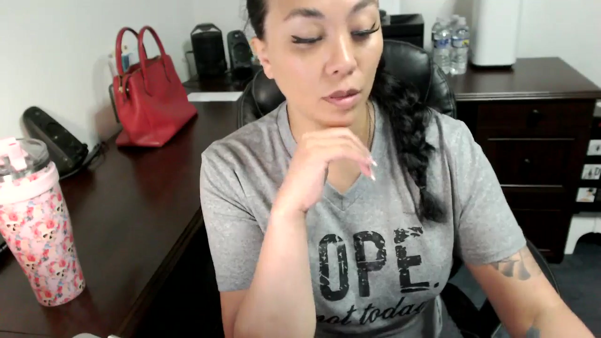 Gallery image thumbnail from MickaylaMoon's myfreecams stream on, 06/20/2024, 14:38 image 2 of 20