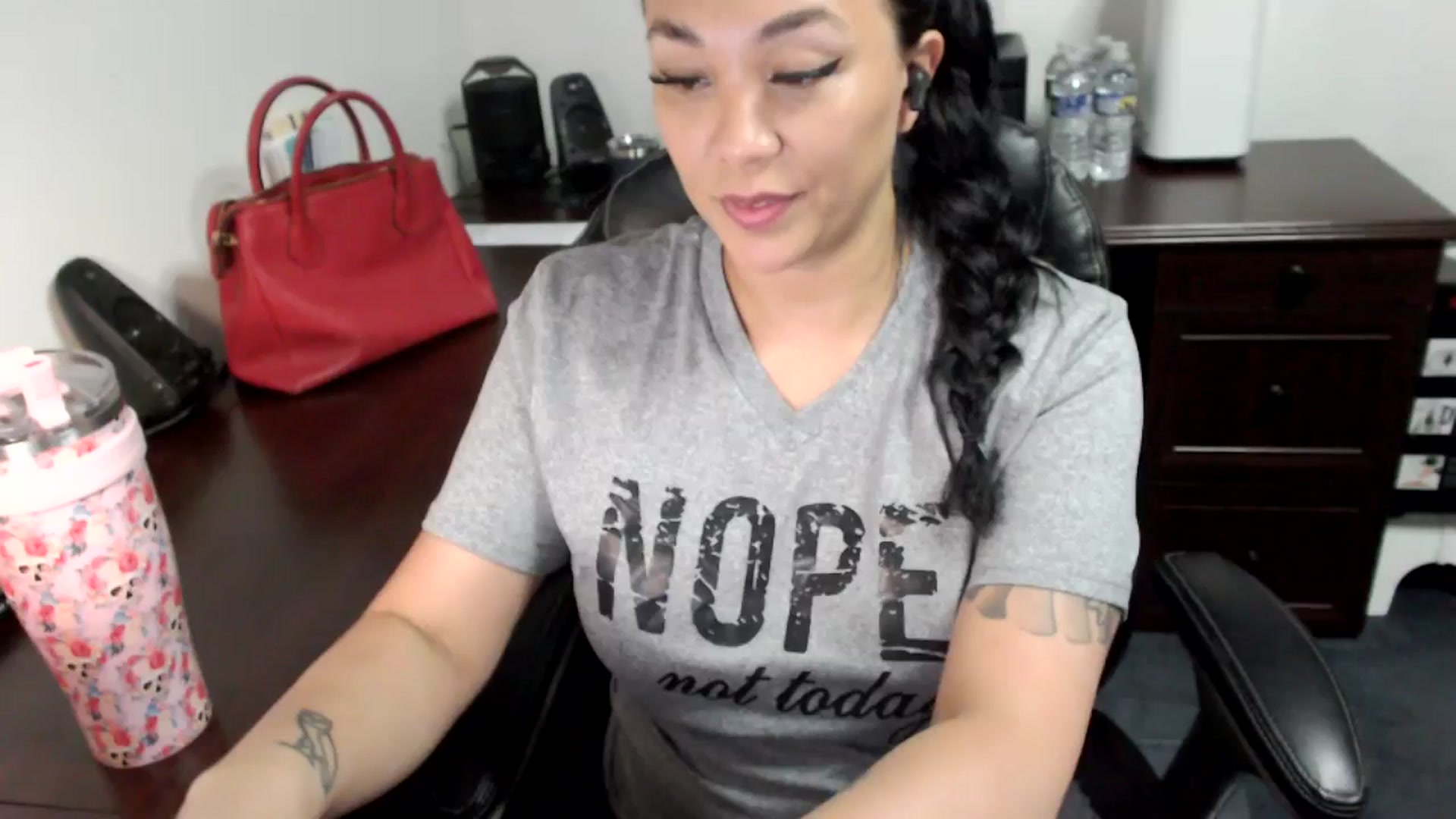 Gallery image thumbnail from MickaylaMoon's myfreecams stream on, 06/20/2024, 14:38 image 7 of 20