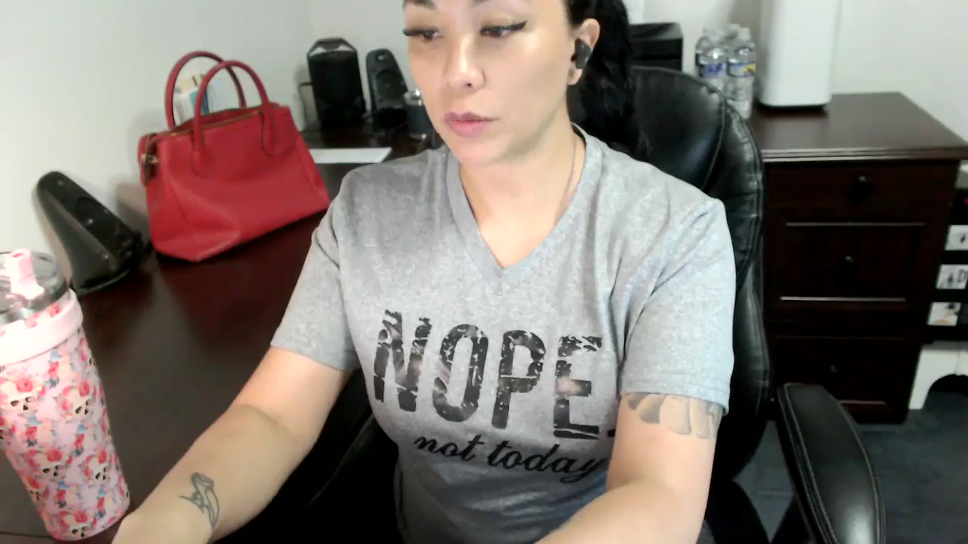 Gallery image thumbnail from MickaylaMoon's myfreecams stream on, 06/20/2024, 14:38 image 11 of 20