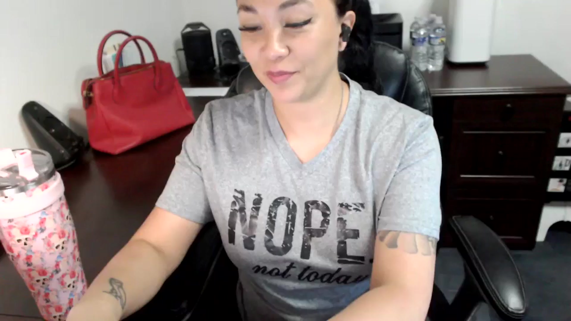 Gallery image thumbnail from MickaylaMoon's myfreecams stream on, 06/20/2024, 14:38 image 13 of 20