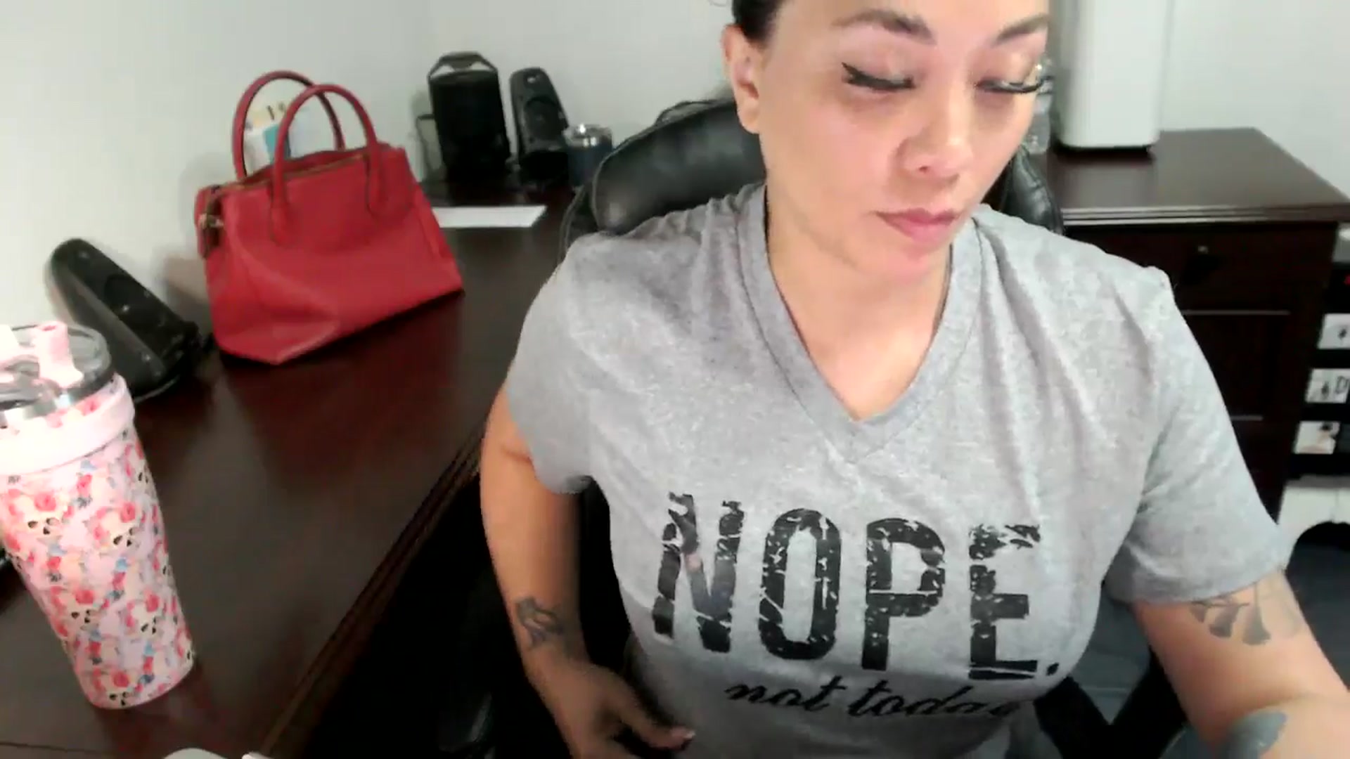 Gallery image thumbnail from MickaylaMoon's myfreecams stream on, 06/20/2024, 16:11 image 15 of 20