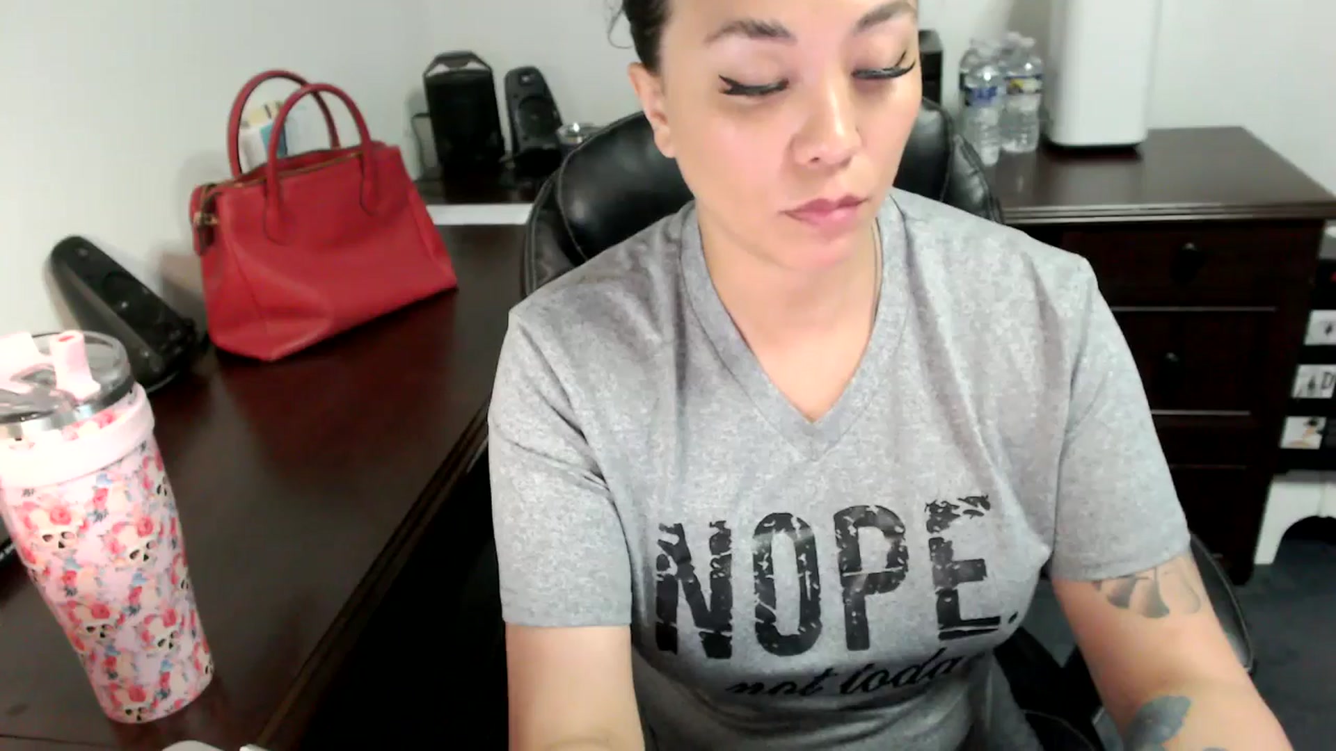 Gallery image thumbnail from MickaylaMoon's myfreecams stream on, 06/20/2024, 16:11 image 8 of 20