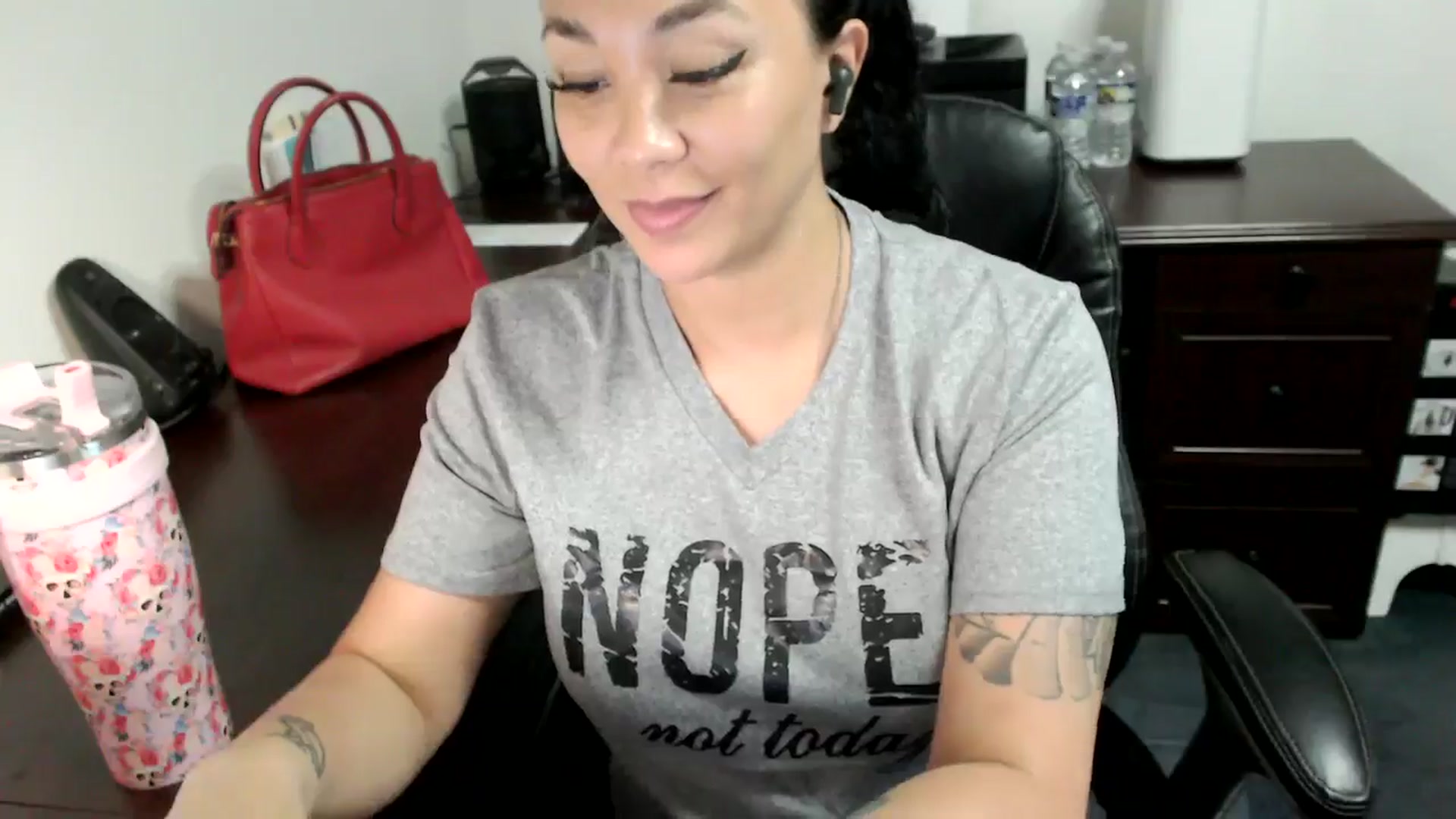 Gallery image thumbnail from MickaylaMoon's myfreecams stream on, 06/20/2024, 16:11 image 9 of 20