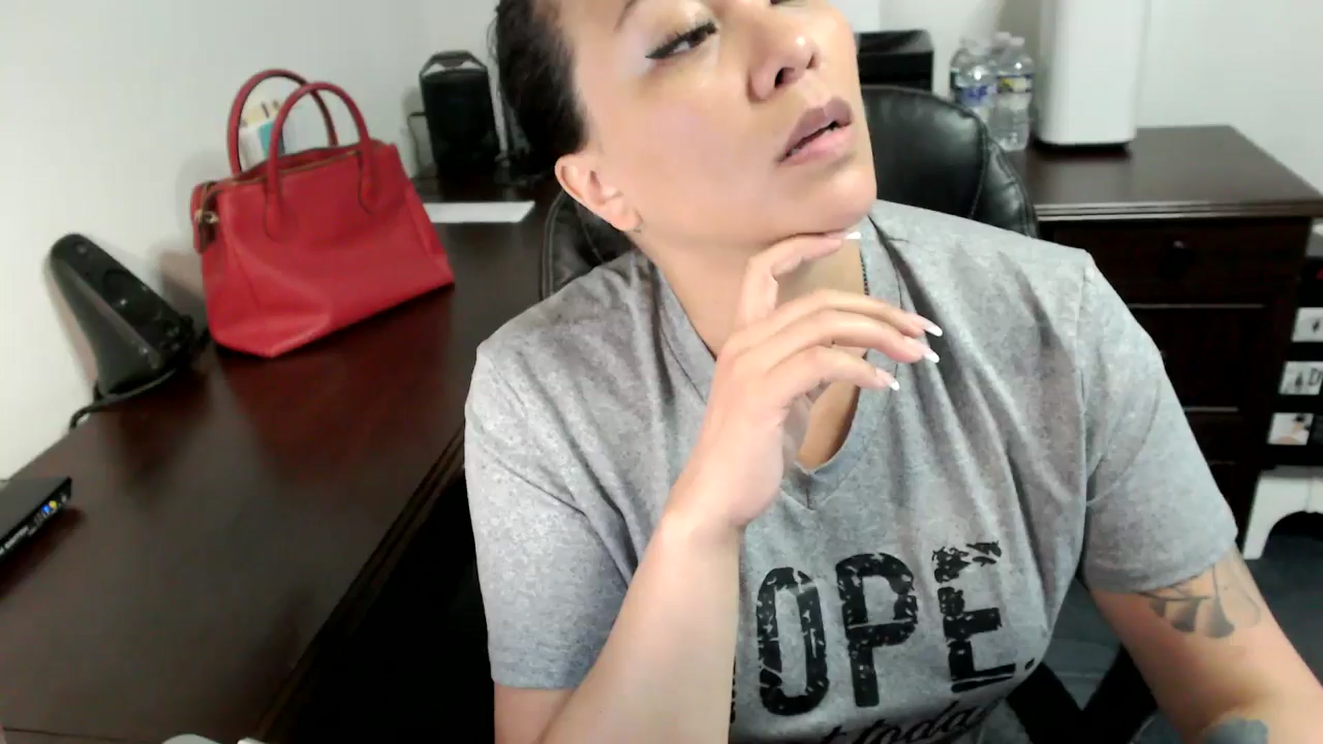 Gallery image thumbnail from MickaylaMoon's myfreecams stream on, 06/20/2024, 16:11 image 18 of 20
